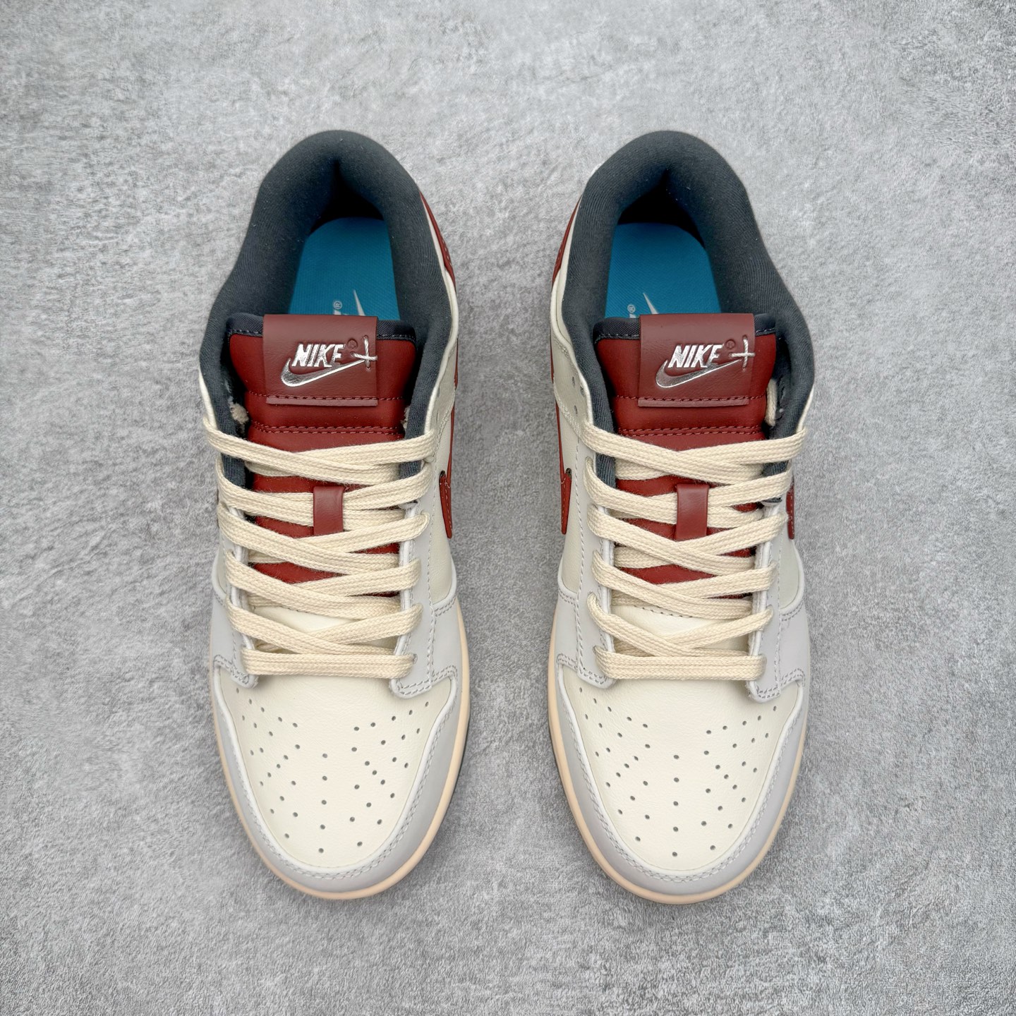 图片[2]-＃YC纯原 NK Dunk Low 灰白红 IM6670-202 实力大厂出品 新配色陆续开发 利润个位数只为口碑 全套原纸板楦头开发 确保原汁原味 完美呈现DUNK版型 一比一鞋头弧度高度鞋身弧度 此版本只针对中端市场 皮料材质有所更替 其他数据细节工艺流程均保持一致 绝不口嗨 细节品控鞋型随意对比 独家私模官方第六代原厂航空铝磨具打磨大底 鞋头坡度极致还原 无解鞋型 原盒原配 圈内天花板工艺 原厂玻璃冲刀 超高清洁度 全鞋零毛边皮料切割 原厂中底布点胶 中底布拉帮走线遵循公司 尺码：36 36.5 37.5 38 38.5 39 40 40.5 41 42 42.5 43 44 44.5 45 46-选品中心