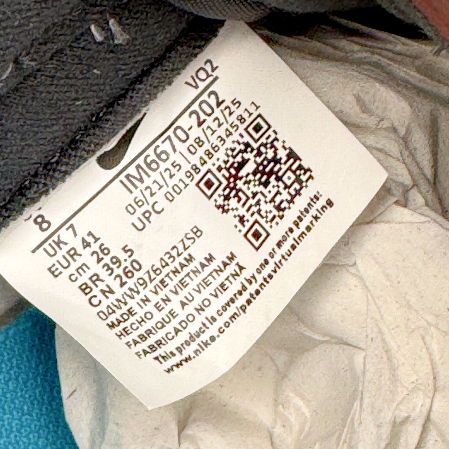 图片[12]-＃YC纯原 NK Dunk Low 灰白红 IM6670-202 实力大厂出品 新配色陆续开发 利润个位数只为口碑 全套原纸板楦头开发 确保原汁原味 完美呈现DUNK版型 一比一鞋头弧度高度鞋身弧度 此版本只针对中端市场 皮料材质有所更替 其他数据细节工艺流程均保持一致 绝不口嗨 细节品控鞋型随意对比 独家私模官方第六代原厂航空铝磨具打磨大底 鞋头坡度极致还原 无解鞋型 原盒原配 圈内天花板工艺 原厂玻璃冲刀 超高清洁度 全鞋零毛边皮料切割 原厂中底布点胶 中底布拉帮走线遵循公司 尺码：36 36.5 37.5 38 38.5 39 40 40.5 41 42 42.5 43 44 44.5 45 46-选品中心