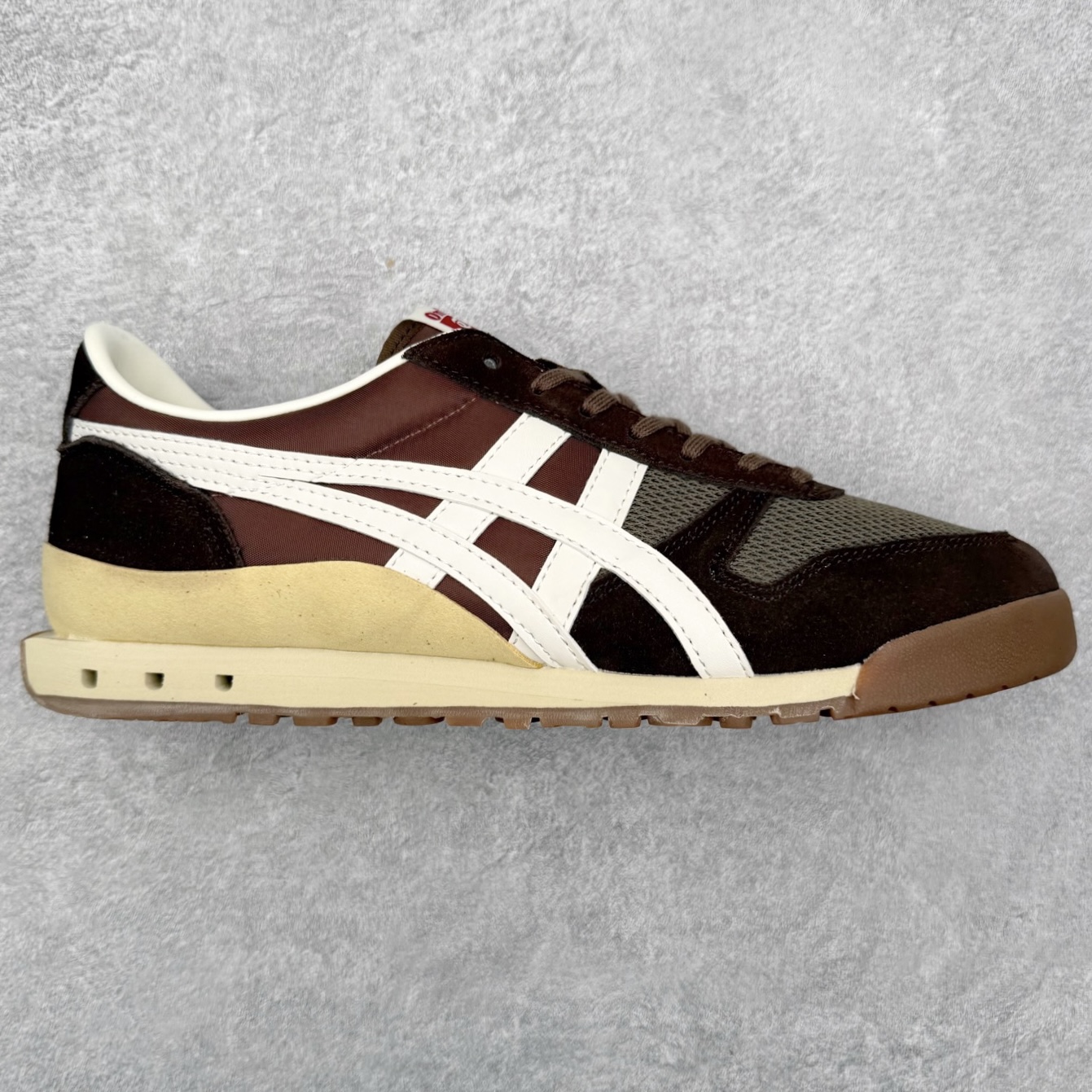 Asics Onitsuka Tiger Ultimate 81 EX 亚瑟士终极系列低帮复古风百搭皮革休闲运动慢跑鞋 采用软质荔枝纹牛培皮鞋面材质 配置OrthoLite鞋垫 轻质Eva缓震组合耐磨橡胶外底 Onitsuka Tiger 鬼塚虎 ULTIMATE 81EX 1183B510 中性款运动鞋 鞋跟底部的缓震孔设计以及TPU后跟保护片强化稳定性 造就合乎新时代高性能运动鞋标准的现代鞋款 牛皮革鞋面 FLYTEFOAM Propel中底增强缓震性与回弹性 鞋跟处采用fuzeGEL缓震胶科技 强化缓震 OrthoLite鞋垫 进一步强化缓震Gel-Kayano超轻量专业运动慢跑鞋 尺码：36-45-选品中心