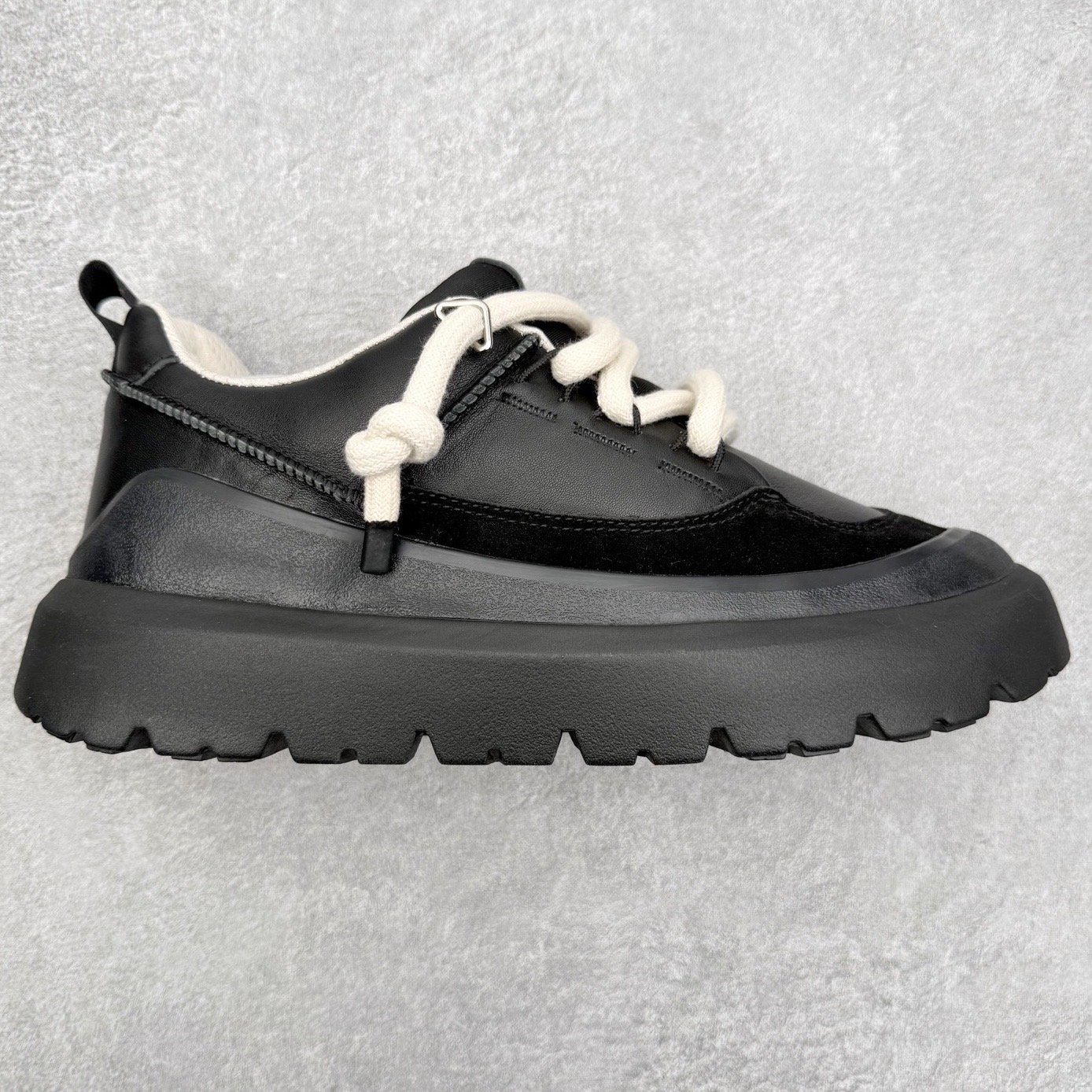 ＃GD UGG 0910 经典秋冬羊皮毛一体雪地靴 隆丰A级澳洲进口羊皮毛一体 完全遵循ZP工艺流程 代工厂原厂版师 秉承无原鞋不开发选择 注重每一处细节 市面最正版型 TREADLITE\\\