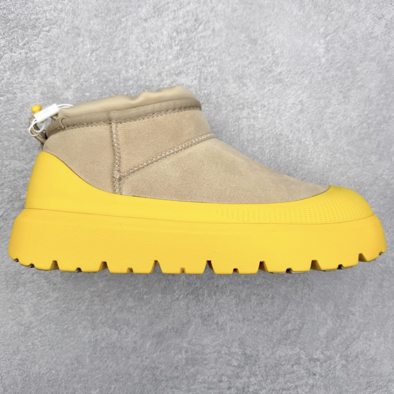 ＃GD UGG 4196 经典秋冬羊皮毛一体雪地靴 隆丰A级澳洲进口羊皮毛一体 完全遵循ZP工艺流程 代工厂原厂版师 秉承无原鞋不开发选择 注重每一处细节 市面最正版型 TREADLITE\\\