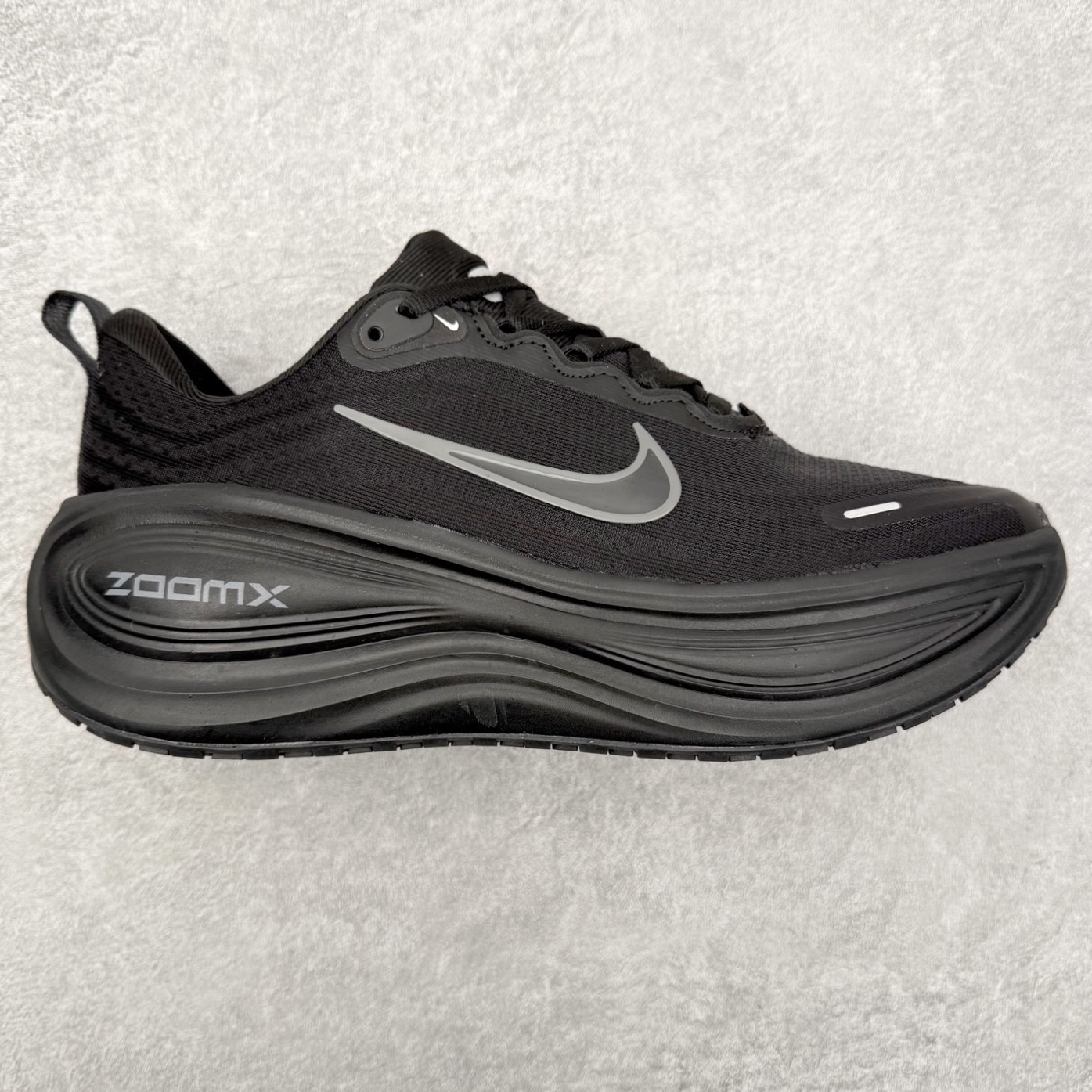 NK Vomero Plus 时尚舒适 网布防滑耐磨 低帮跑步鞋 HV8154-604 实拍调校N版已经零色差零失真 百分百还原实物色彩所见即所得 不存在货不对板色差等低级问题 选购参考实物拍摄 不混卖不参货 只用心做好货严格选品 承诺混一赔十 尺码：36 36.5 37.5 38 38.5 39 40 40.5 41 42 42.5 43 44 44.5 45-选品中心