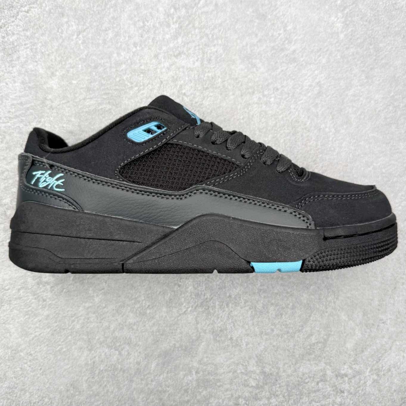 Air Jordan AJ Flight Court 乔丹低帮复古篮球鞋 设计简约又不失复古韵味鞋内的鞋垫柔软且有弹性 能够很好地缓冲落地时的冲击力鞋面的材质贴合脚部 鞋底的纹路设计合理 抓地力很强 尺码： 36 36.5 37.5 38 38.5 39 40 40.5 41 42 42.5 43 44 45 46 47 47.5-选品中心