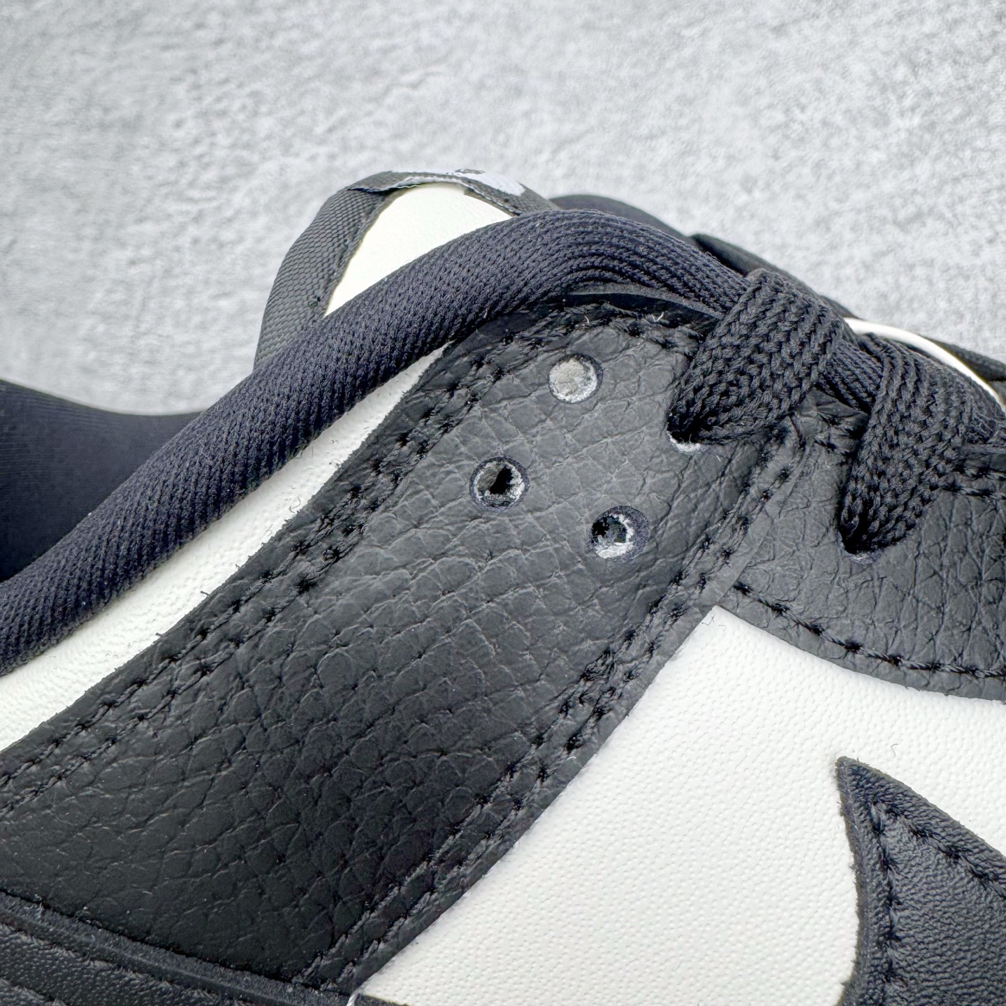 图片[19]-＃YC纯原 NK Dunk Low 樱桃熊猫 HQ7487-100 实力大厂出品 新配色陆续开发 利润个位数只为口碑 全套原纸板楦头开发 确保原汁原味 完美呈现DUNK版型 一比一鞋头弧度高度鞋身弧度 此版本只针对中端市场 皮料材质有所更替 其他数据细节工艺流程均保持一致 绝不口嗨 细节品控鞋型随意对比 独家私模官方第六代原厂航空铝磨具打磨大底 鞋头坡度极致还原 无解鞋型 原盒原配 圈内天花板工艺 原厂玻璃冲刀 超高清洁度 全鞋零毛边皮料切割 原厂中底布点胶 中底布拉帮走线遵循公司 尺码：36 36.5 37.5 38 38.5 39 40 40.5 41 42 42.5 43 44 44.5 45 46-选品中心