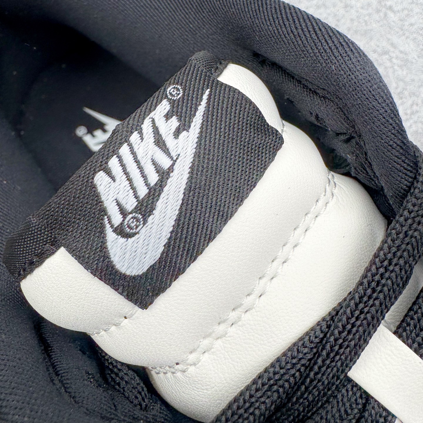 图片[14]-＃YC纯原 NK Dunk Low 樱桃熊猫 HQ7487-100 实力大厂出品 新配色陆续开发 利润个位数只为口碑 全套原纸板楦头开发 确保原汁原味 完美呈现DUNK版型 一比一鞋头弧度高度鞋身弧度 此版本只针对中端市场 皮料材质有所更替 其他数据细节工艺流程均保持一致 绝不口嗨 细节品控鞋型随意对比 独家私模官方第六代原厂航空铝磨具打磨大底 鞋头坡度极致还原 无解鞋型 原盒原配 圈内天花板工艺 原厂玻璃冲刀 超高清洁度 全鞋零毛边皮料切割 原厂中底布点胶 中底布拉帮走线遵循公司 尺码：36 36.5 37.5 38 38.5 39 40 40.5 41 42 42.5 43 44 44.5 45 46-选品中心