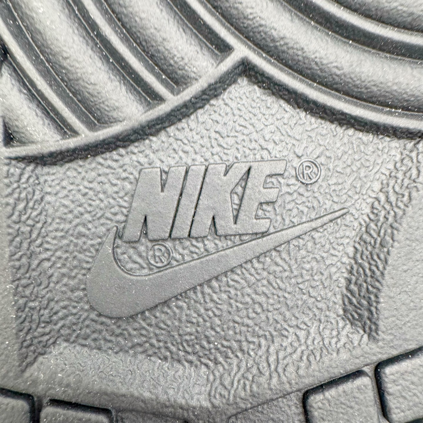 图片[22]-＃YC纯原 NK Dunk Low 樱桃熊猫 HQ7487-100 实力大厂出品 新配色陆续开发 利润个位数只为口碑 全套原纸板楦头开发 确保原汁原味 完美呈现DUNK版型 一比一鞋头弧度高度鞋身弧度 此版本只针对中端市场 皮料材质有所更替 其他数据细节工艺流程均保持一致 绝不口嗨 细节品控鞋型随意对比 独家私模官方第六代原厂航空铝磨具打磨大底 鞋头坡度极致还原 无解鞋型 原盒原配 圈内天花板工艺 原厂玻璃冲刀 超高清洁度 全鞋零毛边皮料切割 原厂中底布点胶 中底布拉帮走线遵循公司 尺码：36 36.5 37.5 38 38.5 39 40 40.5 41 42 42.5 43 44 44.5 45 46-选品中心