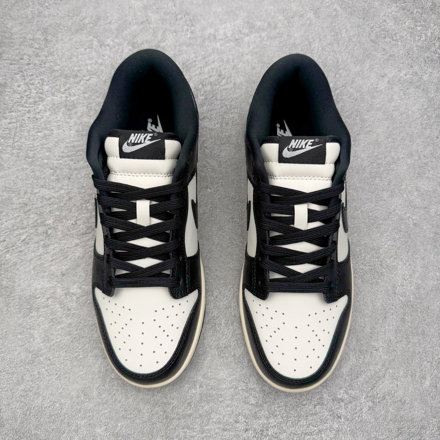 图片[2]-＃YC纯原 NK Dunk Low 樱桃熊猫 HQ7487-100 实力大厂出品 新配色陆续开发 利润个位数只为口碑 全套原纸板楦头开发 确保原汁原味 完美呈现DUNK版型 一比一鞋头弧度高度鞋身弧度 此版本只针对中端市场 皮料材质有所更替 其他数据细节工艺流程均保持一致 绝不口嗨 细节品控鞋型随意对比 独家私模官方第六代原厂航空铝磨具打磨大底 鞋头坡度极致还原 无解鞋型 原盒原配 圈内天花板工艺 原厂玻璃冲刀 超高清洁度 全鞋零毛边皮料切割 原厂中底布点胶 中底布拉帮走线遵循公司 尺码：36 36.5 37.5 38 38.5 39 40 40.5 41 42 42.5 43 44 44.5 45 46-选品中心