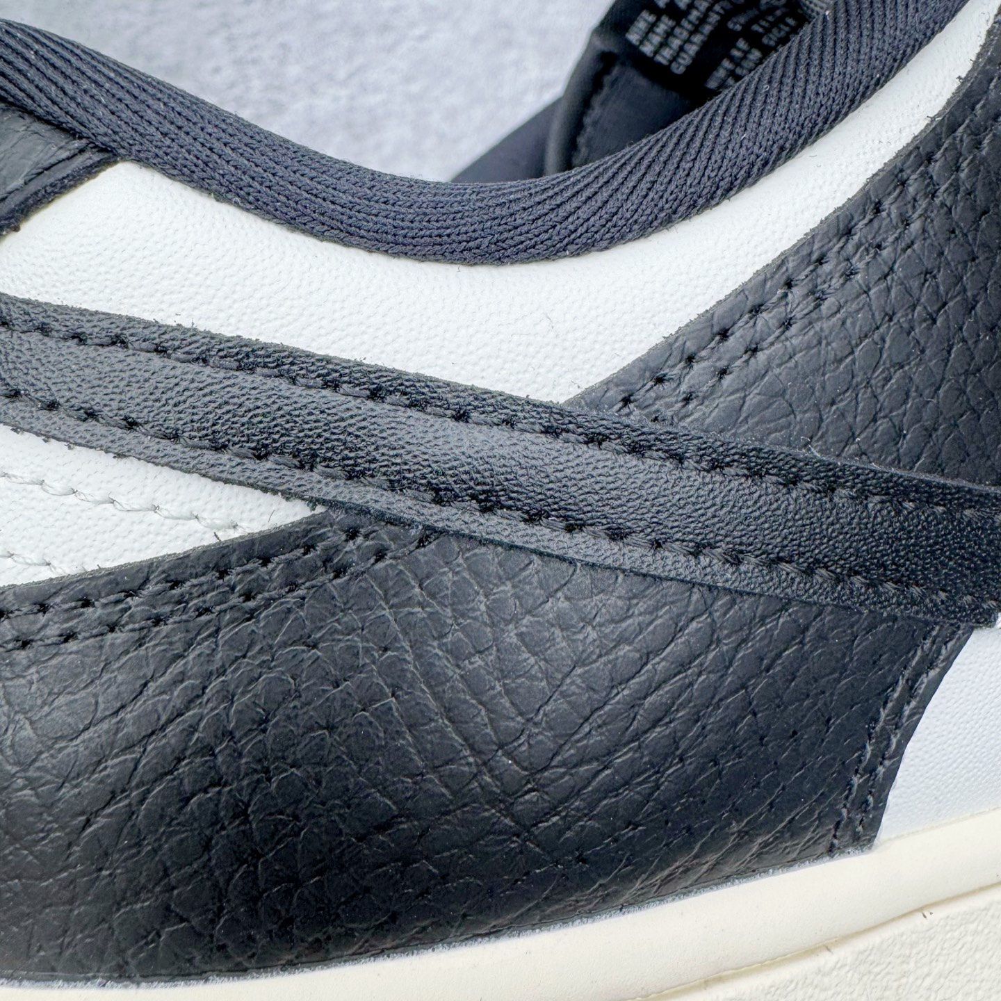 图片[18]-＃YC纯原 NK Dunk Low 樱桃熊猫 HQ7487-100 实力大厂出品 新配色陆续开发 利润个位数只为口碑 全套原纸板楦头开发 确保原汁原味 完美呈现DUNK版型 一比一鞋头弧度高度鞋身弧度 此版本只针对中端市场 皮料材质有所更替 其他数据细节工艺流程均保持一致 绝不口嗨 细节品控鞋型随意对比 独家私模官方第六代原厂航空铝磨具打磨大底 鞋头坡度极致还原 无解鞋型 原盒原配 圈内天花板工艺 原厂玻璃冲刀 超高清洁度 全鞋零毛边皮料切割 原厂中底布点胶 中底布拉帮走线遵循公司 尺码：36 36.5 37.5 38 38.5 39 40 40.5 41 42 42.5 43 44 44.5 45 46-选品中心