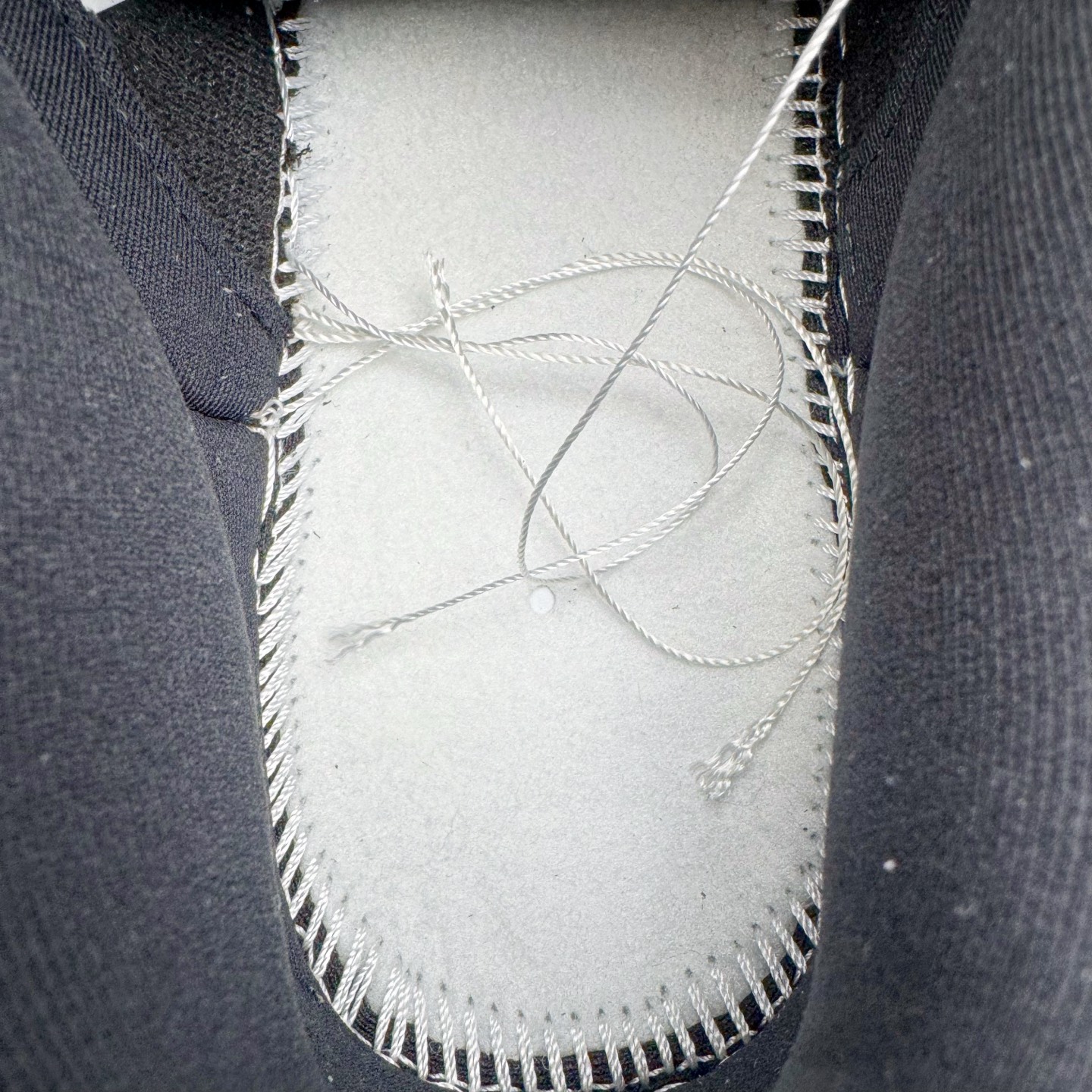 图片[11]-＃YC纯原 NK Dunk Low 樱桃熊猫 HQ7487-100 实力大厂出品 新配色陆续开发 利润个位数只为口碑 全套原纸板楦头开发 确保原汁原味 完美呈现DUNK版型 一比一鞋头弧度高度鞋身弧度 此版本只针对中端市场 皮料材质有所更替 其他数据细节工艺流程均保持一致 绝不口嗨 细节品控鞋型随意对比 独家私模官方第六代原厂航空铝磨具打磨大底 鞋头坡度极致还原 无解鞋型 原盒原配 圈内天花板工艺 原厂玻璃冲刀 超高清洁度 全鞋零毛边皮料切割 原厂中底布点胶 中底布拉帮走线遵循公司 尺码：36 36.5 37.5 38 38.5 39 40 40.5 41 42 42.5 43 44 44.5 45 46-选品中心