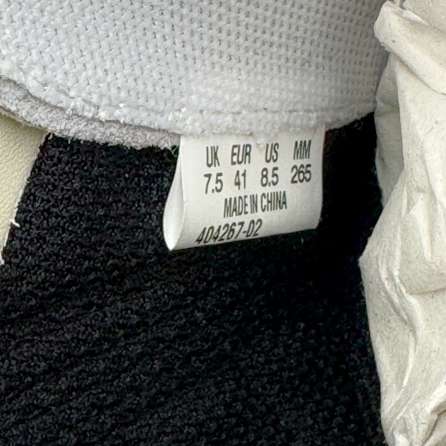 图片[16]-＃KZ纯原 Noafterno x PUMA Speedcat 彪马联名系列情侣薄底赛车德训双鞋带舒适百搭生活休闲鞋 口碑大厂出品 品控大底版型不断改良更新 全套原纸板楦头开发 确保原汁原味 完美呈现版型 一比一鞋头弧度高度鞋身弧度 独家私模原厂航空铝磨具打磨大底 鞋头坡度极致还原 无解鞋型 原盒原配 圈内天花板工艺 原厂玻璃冲刀 超高清洁度 全鞋零毛边皮料切割 原厂中底布 鞋款从80、90年代赛车手所穿的防火赛车鞋为原型，鞋身线条模仿了赛车的流线廓形，体现了空气动力学原理的结构。简约流畅的外观，恰好又和贯穿其中的Formstrip Logo融合恰到好处，视觉上细节丰富且协调。本次Speedcat OG鞋款归来，最大看点自然式保留了窄版鞋型以及薄底构造。这两年各品牌鞋底越做越厚，Speedcat反其道而行之，上脚几乎无鞋底的效果带来耳目一新的视觉体验。鞋面依旧是以质感细腻的麂皮材质打造，并且大面积近乎全包裹的使用，复古味道也愈发浓烈。配色上更是将最原始的黑色和红色带回，向F1赛车队的标志性队服致敬。相信让各位一眼种草的更多是出挑的大红色，上脚即可瞬间点亮整体造型，在以球鞋为核心的OOTD中脱颖而出。而另一款黑色则是低调的万金油，彰显新潮个性的同时又不喧宾夺主，也是热爱简约系穿搭朋友的首选。 尺码：35.5 36 37 37.5 38 38.5 39 40 40.5 41 42 42.5 43 44 44.5 45 46-选品中心