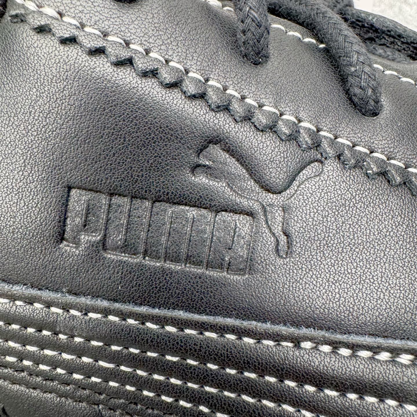 图片[19]-＃KZ纯原 Noafterno x PUMA Speedcat 彪马联名系列情侣薄底赛车德训双鞋带舒适百搭生活休闲鞋 口碑大厂出品 品控大底版型不断改良更新 全套原纸板楦头开发 确保原汁原味 完美呈现版型 一比一鞋头弧度高度鞋身弧度 独家私模原厂航空铝磨具打磨大底 鞋头坡度极致还原 无解鞋型 原盒原配 圈内天花板工艺 原厂玻璃冲刀 超高清洁度 全鞋零毛边皮料切割 原厂中底布 鞋款从80、90年代赛车手所穿的防火赛车鞋为原型，鞋身线条模仿了赛车的流线廓形，体现了空气动力学原理的结构。简约流畅的外观，恰好又和贯穿其中的Formstrip Logo融合恰到好处，视觉上细节丰富且协调。本次Speedcat OG鞋款归来，最大看点自然式保留了窄版鞋型以及薄底构造。这两年各品牌鞋底越做越厚，Speedcat反其道而行之，上脚几乎无鞋底的效果带来耳目一新的视觉体验。鞋面依旧是以质感细腻的麂皮材质打造，并且大面积近乎全包裹的使用，复古味道也愈发浓烈。配色上更是将最原始的黑色和红色带回，向F1赛车队的标志性队服致敬。相信让各位一眼种草的更多是出挑的大红色，上脚即可瞬间点亮整体造型，在以球鞋为核心的OOTD中脱颖而出。而另一款黑色则是低调的万金油，彰显新潮个性的同时又不喧宾夺主，也是热爱简约系穿搭朋友的首选。 尺码：35.5 36 37 37.5 38 38.5 39 40 40.5 41 42 42.5 43 44 44.5 45 46-选品中心