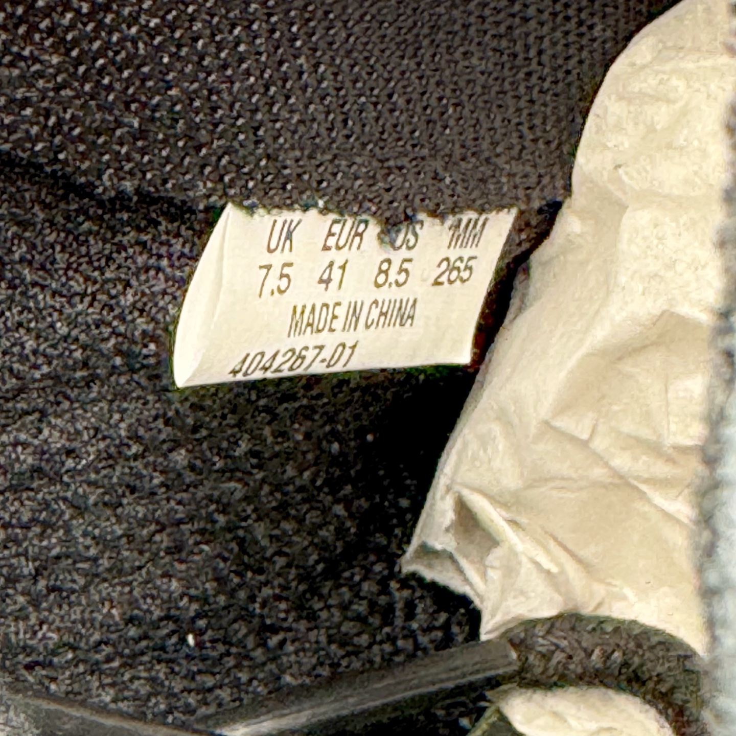 图片[12]-＃KZ纯原 Noafterno x PUMA Speedcat 彪马联名系列情侣薄底赛车德训双鞋带舒适百搭生活休闲鞋 口碑大厂出品 品控大底版型不断改良更新 全套原纸板楦头开发 确保原汁原味 完美呈现版型 一比一鞋头弧度高度鞋身弧度 独家私模原厂航空铝磨具打磨大底 鞋头坡度极致还原 无解鞋型 原盒原配 圈内天花板工艺 原厂玻璃冲刀 超高清洁度 全鞋零毛边皮料切割 原厂中底布 鞋款从80、90年代赛车手所穿的防火赛车鞋为原型，鞋身线条模仿了赛车的流线廓形，体现了空气动力学原理的结构。简约流畅的外观，恰好又和贯穿其中的Formstrip Logo融合恰到好处，视觉上细节丰富且协调。本次Speedcat OG鞋款归来，最大看点自然式保留了窄版鞋型以及薄底构造。这两年各品牌鞋底越做越厚，Speedcat反其道而行之，上脚几乎无鞋底的效果带来耳目一新的视觉体验。鞋面依旧是以质感细腻的麂皮材质打造，并且大面积近乎全包裹的使用，复古味道也愈发浓烈。配色上更是将最原始的黑色和红色带回，向F1赛车队的标志性队服致敬。相信让各位一眼种草的更多是出挑的大红色，上脚即可瞬间点亮整体造型，在以球鞋为核心的OOTD中脱颖而出。而另一款黑色则是低调的万金油，彰显新潮个性的同时又不喧宾夺主，也是热爱简约系穿搭朋友的首选。 尺码：35.5 36 37 37.5 38 38.5 39 40 40.5 41 42 42.5 43 44 44.5 45 46-选品中心