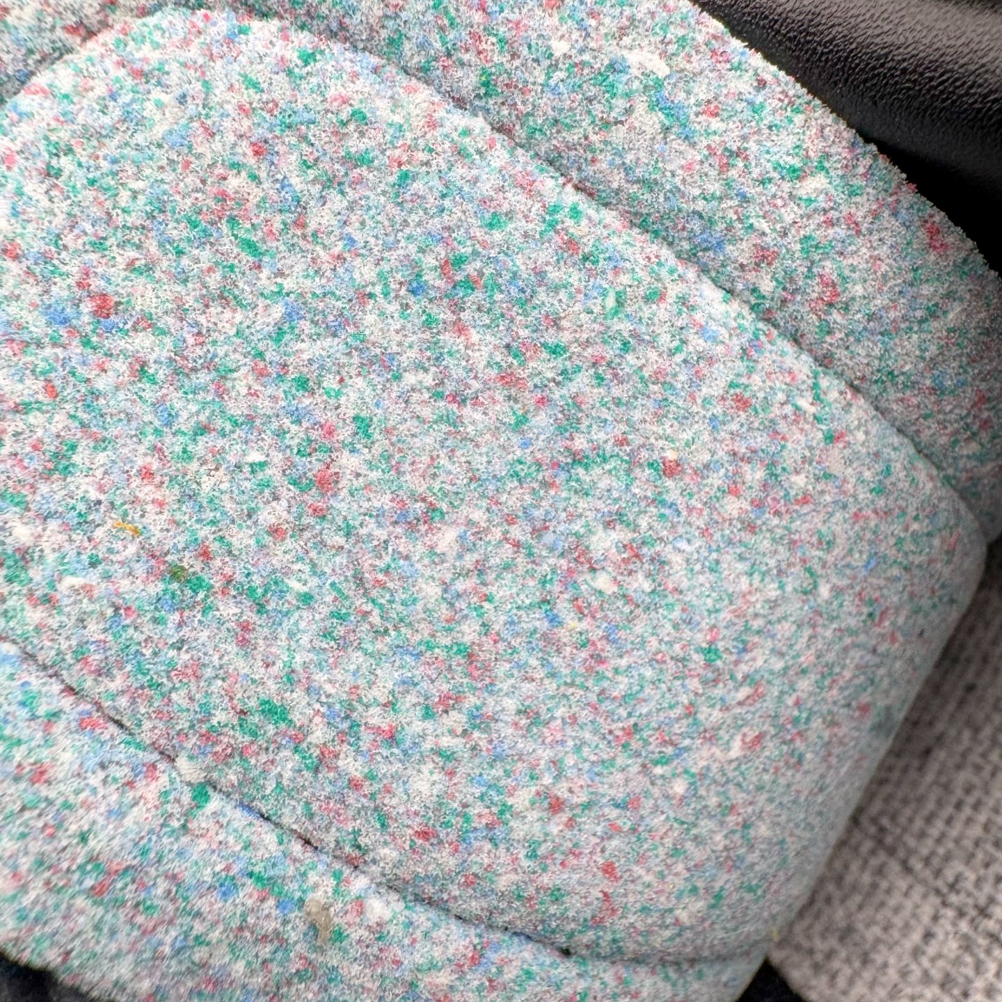 图片[10]-＃KZ纯原 Noafterno x PUMA Speedcat 彪马联名系列情侣薄底赛车德训双鞋带舒适百搭生活休闲鞋 口碑大厂出品 品控大底版型不断改良更新 全套原纸板楦头开发 确保原汁原味 完美呈现版型 一比一鞋头弧度高度鞋身弧度 独家私模原厂航空铝磨具打磨大底 鞋头坡度极致还原 无解鞋型 原盒原配 圈内天花板工艺 原厂玻璃冲刀 超高清洁度 全鞋零毛边皮料切割 原厂中底布 鞋款从80、90年代赛车手所穿的防火赛车鞋为原型，鞋身线条模仿了赛车的流线廓形，体现了空气动力学原理的结构。简约流畅的外观，恰好又和贯穿其中的Formstrip Logo融合恰到好处，视觉上细节丰富且协调。本次Speedcat OG鞋款归来，最大看点自然式保留了窄版鞋型以及薄底构造。这两年各品牌鞋底越做越厚，Speedcat反其道而行之，上脚几乎无鞋底的效果带来耳目一新的视觉体验。鞋面依旧是以质感细腻的麂皮材质打造，并且大面积近乎全包裹的使用，复古味道也愈发浓烈。配色上更是将最原始的黑色和红色带回，向F1赛车队的标志性队服致敬。相信让各位一眼种草的更多是出挑的大红色，上脚即可瞬间点亮整体造型，在以球鞋为核心的OOTD中脱颖而出。而另一款黑色则是低调的万金油，彰显新潮个性的同时又不喧宾夺主，也是热爱简约系穿搭朋友的首选。 尺码：35.5 36 37 37.5 38 38.5 39 40 40.5 41 42 42.5 43 44 44.5 45 46-选品中心