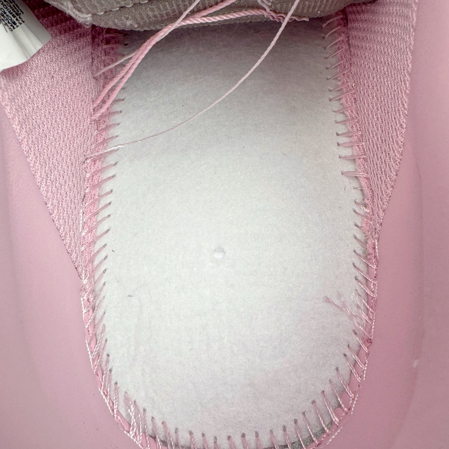 图片[13]-＃G5 NOCTA x NK Air Force 1 Low \’07 空军一号低帮经典板鞋 Drake联名粉色 CZ8065-600 独家私模大底 头层原厂皮料 原盒原配 不规则波浪大底咬花 全鞋电脑针车 工整有序 视觉效果满分 原厂拉帮手法 标准四线 密度针距针孔大小控制到位 原装反口里网布海绵 正确卡色网眼大小 新版鞋撑改用纸团代替 原厂港宝加持完美还原灵魂版型 原盒原配从里到外百分百还原 原厂全头层原厂皮料 原标原盒 内置Sole气垫 中底白色背胶 中底划线 已经无限的接近公司 原厂楦头 原厂刺绣 后跟弧度修正 独家私模最大开发到47.5 尺码：36 36.5 37.5 38 38.5 39 40 40.5 41 42 42.5 43 44 44.5 45 46 47.5-选品中心