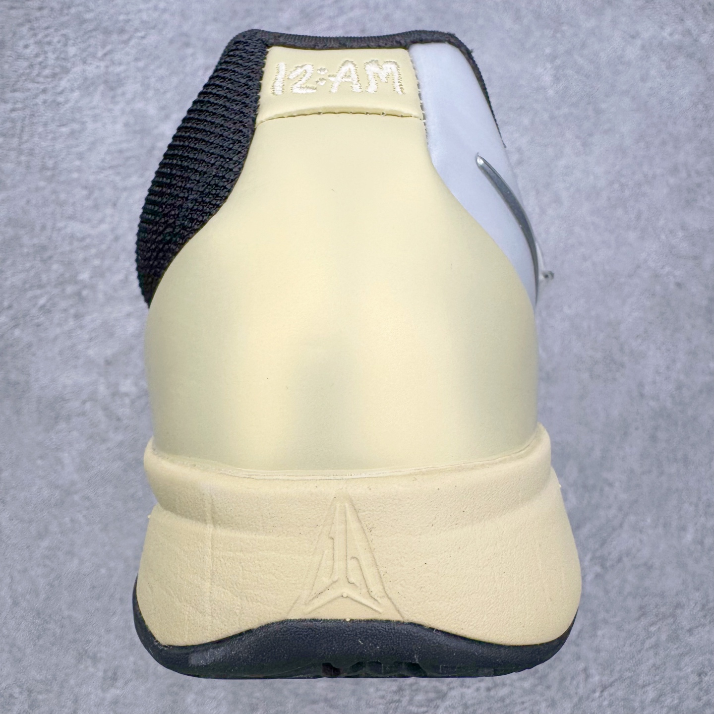 图片[8]-＃灭世/Max NK Ja 2 EP 莫兰特二代低帮篮球鞋 EYBL 黄色 HQ5693-700 2024『压轴』后卫实战旗舰 圣枪腰王 重磅革新登场🌪 🔝历时5个月！全力打造 科比➕欧文系列 综合体 ！Pt实战体验天花板上限 再度提高🔝 ✅【顶配缓震】独家革新搭载 前掌5mm TURBO气垫 兼具贴地与缓震！（正品仅长方形小气垫）➕后掌大马蹄14mm厚 气垫 提高后掌缓震极限 （正品后掌无气垫） ✅【顶级抗扭】 搭载硬度65HC 发泡中底框架 ➕高强度中足抗扭片 革新升级 赛事级抗扭水平！独此一家 ✅【顶级支撑】鞋身侧向包裹 双层补强层 200斤以上选手 也可驾驭（正品仅一层）对比市场货品偷工减料 不可同日而语！ ✅气垫气压上脚即可感受！后掌鞋垫掀开可见气垫轮廓（谨防窜货） 鞋底止滑配方 无需磨合 原地起飞🛫 NK年度后卫旗舰 独家革新升级 『口碑源自专业 实力来源于专注』 真灭世纯原 切勿被市场仿冒吊牌挂羊头卖狗肉 尺码：39-46 正码正拍-选品中心