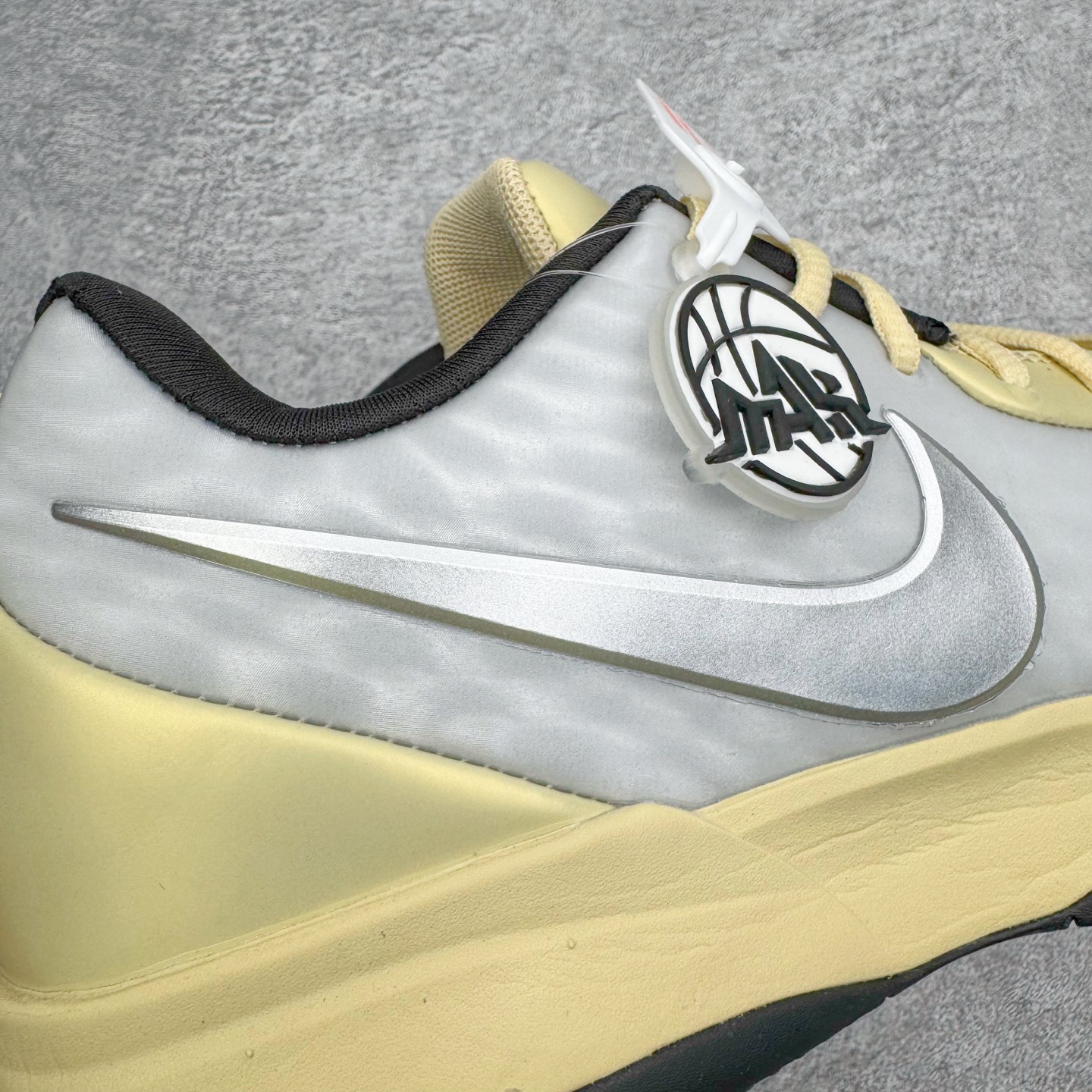 图片[19]-＃灭世/Max NK Ja 2 EP 莫兰特二代低帮篮球鞋 EYBL 黄色 HQ5693-700 2024『压轴』后卫实战旗舰 圣枪腰王 重磅革新登场🌪 🔝历时5个月！全力打造 科比➕欧文系列 综合体 ！Pt实战体验天花板上限 再度提高🔝 ✅【顶配缓震】独家革新搭载 前掌5mm TURBO气垫 兼具贴地与缓震！（正品仅长方形小气垫）➕后掌大马蹄14mm厚 气垫 提高后掌缓震极限 （正品后掌无气垫） ✅【顶级抗扭】 搭载硬度65HC 发泡中底框架 ➕高强度中足抗扭片 革新升级 赛事级抗扭水平！独此一家 ✅【顶级支撑】鞋身侧向包裹 双层补强层 200斤以上选手 也可驾驭（正品仅一层）对比市场货品偷工减料 不可同日而语！ ✅气垫气压上脚即可感受！后掌鞋垫掀开可见气垫轮廓（谨防窜货） 鞋底止滑配方 无需磨合 原地起飞🛫 NK年度后卫旗舰 独家革新升级 『口碑源自专业 实力来源于专注』 真灭世纯原 切勿被市场仿冒吊牌挂羊头卖狗肉 尺码：39-46 正码正拍-选品中心