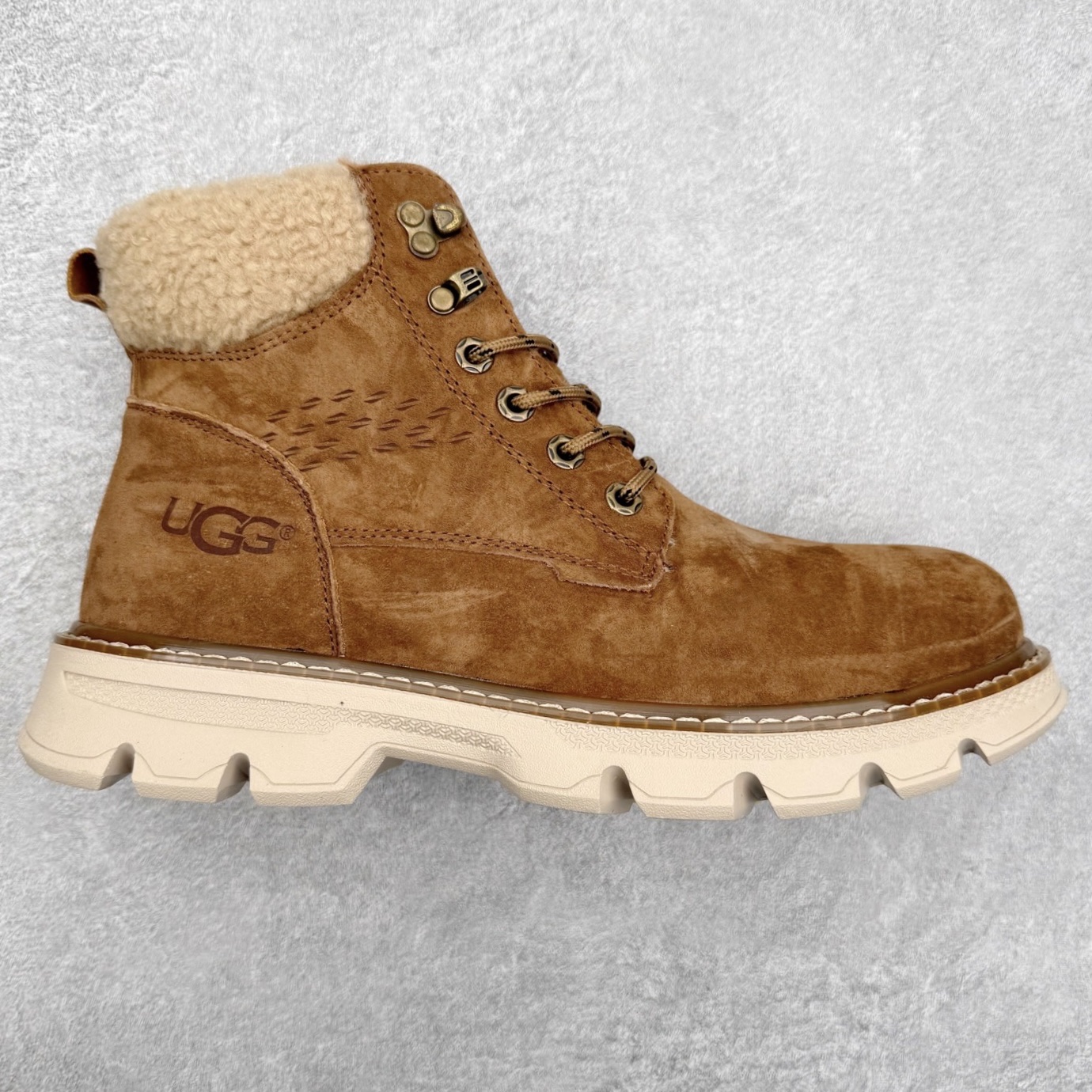 UGG Tasman Weather Hybrid 塔斯曼混合系列中帮轻量休闲马丁靴 UGG秋冬新品（羊羔毛一体内里🔥保暖锁热）秋冬必备 户外中帮休闲马丁靴雪地靴系列广东大厂品质 秋冬新款 时尚潮流搭配 面料釆用意大利进口磨砂牛皮 全鞋真牛皮材料 大底到五金都是代工厂原材料制作 好货不杀猪 首单质量严格把控 全套官网统一包装 今年冬季防寒户外专用产品 日常随意搭配 型男必备‼尺码：39-44（比运动鞋大一码）-选品中心