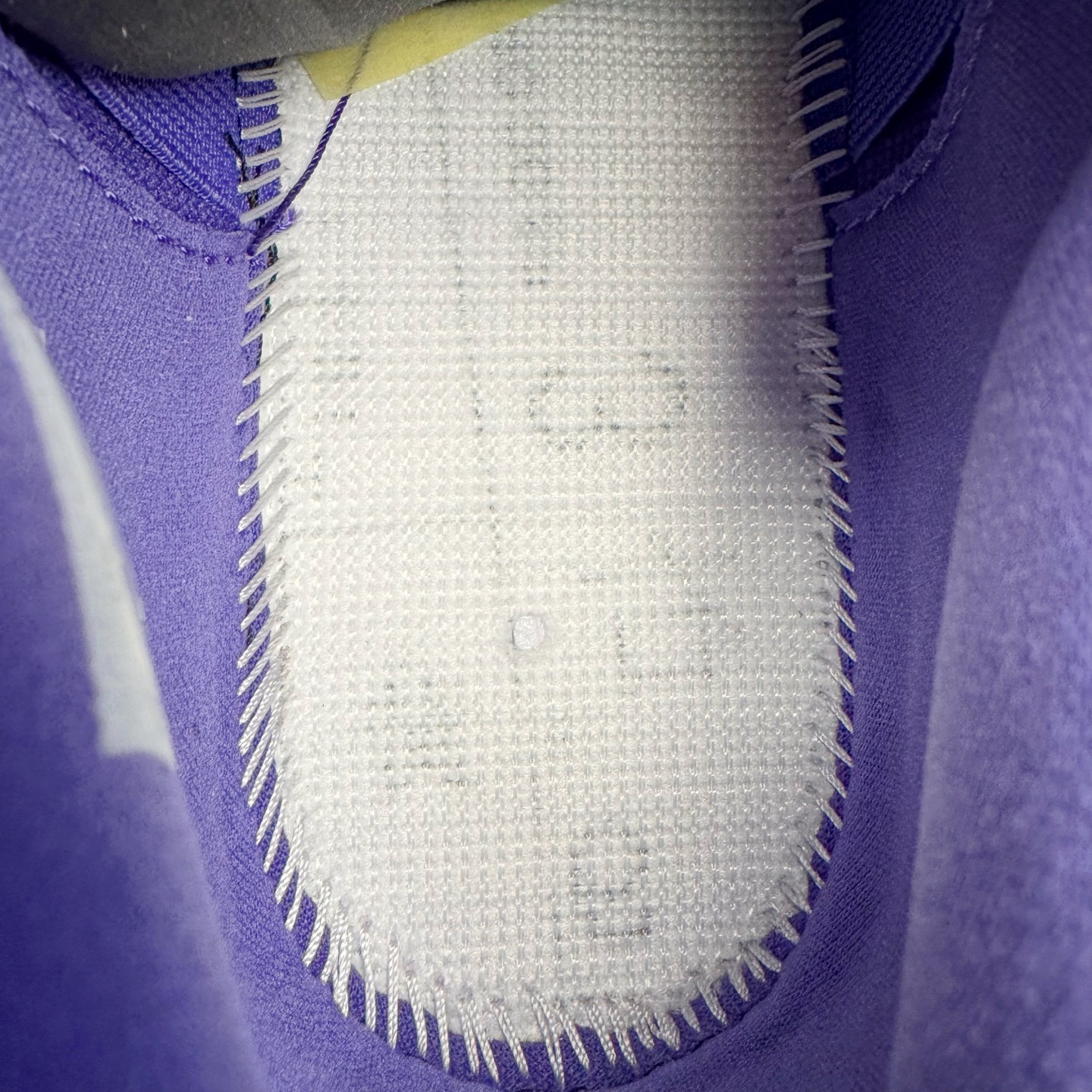 图片[23]-＃GX Nigel Sylvester x Air Jordan AJ4 Retro 联名紫色 货号：HF4340-500 圈内最强四代 独家外贸特供尺码含 45.5 49.5 50.5 耗时半年巨作 全套原纸板楦头开发 原厂特供皮料加持 确保原汁原味 完美呈现四代版型 一比一鞋头弧度高度鞋身弧度 数据细节工艺流程均保持原鞋一致 原厂TPU网格鞋带扣 正确内里网布 菱角分明不变形无多余毛边 柔软性质感一致于原鞋 市场唯一原厂鞋扣模具 背面可见隐藏注塑口 原厂织唛标 原厂飞人电绣工艺 尾指中部跳三针 独家绑鞋带手法 印刷中底布 四线拉帮 米色美纹纸贴合固定 进口港宝加持 后跟自然饱满 全鞋荧光划线卡点 追求极致完美 每一双都是工艺品 多重QC质检 超越公司货的品控标准 实实在在的免检产品 尺码：40 40.5 41 42 42.5 43 44 44.5 45 45.5 46 47.5 48.5 49.5 50.5-选品中心