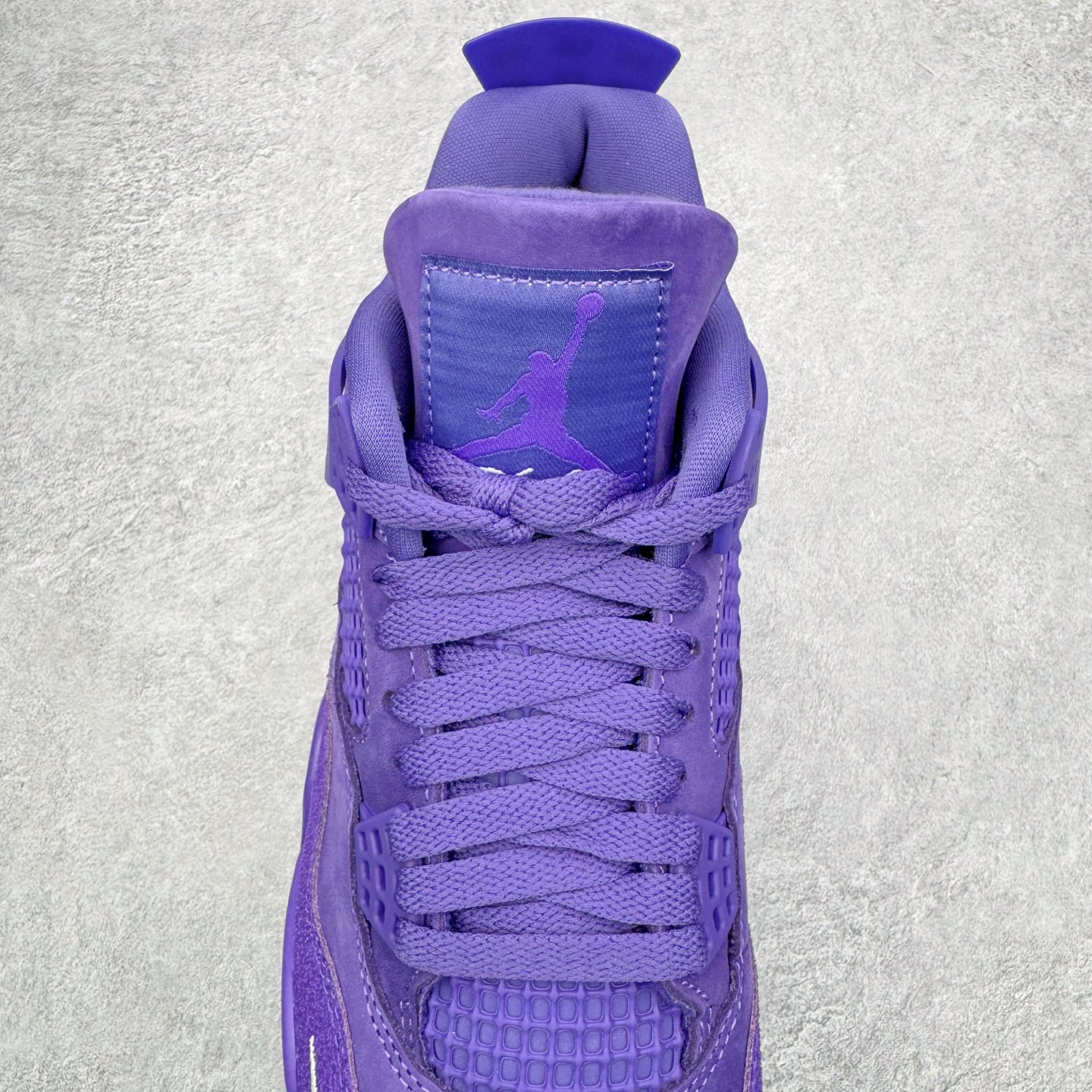 图片[5]-＃GX Nigel Sylvester x Air Jordan AJ4 Retro 联名紫色 货号：HF4340-500 圈内最强四代 独家外贸特供尺码含 45.5 49.5 50.5 耗时半年巨作 全套原纸板楦头开发 原厂特供皮料加持 确保原汁原味 完美呈现四代版型 一比一鞋头弧度高度鞋身弧度 数据细节工艺流程均保持原鞋一致 原厂TPU网格鞋带扣 正确内里网布 菱角分明不变形无多余毛边 柔软性质感一致于原鞋 市场唯一原厂鞋扣模具 背面可见隐藏注塑口 原厂织唛标 原厂飞人电绣工艺 尾指中部跳三针 独家绑鞋带手法 印刷中底布 四线拉帮 米色美纹纸贴合固定 进口港宝加持 后跟自然饱满 全鞋荧光划线卡点 追求极致完美 每一双都是工艺品 多重QC质检 超越公司货的品控标准 实实在在的免检产品 尺码：40 40.5 41 42 42.5 43 44 44.5 45 45.5 46 47.5 48.5 49.5 50.5-选品中心