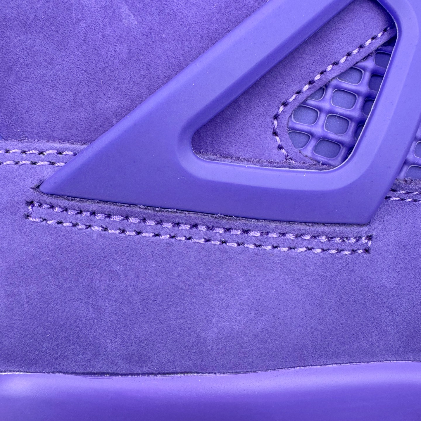 图片[14]-＃GX Nigel Sylvester x Air Jordan AJ4 Retro 联名紫色 货号：HF4340-500 圈内最强四代 独家外贸特供尺码含 45.5 49.5 50.5 耗时半年巨作 全套原纸板楦头开发 原厂特供皮料加持 确保原汁原味 完美呈现四代版型 一比一鞋头弧度高度鞋身弧度 数据细节工艺流程均保持原鞋一致 原厂TPU网格鞋带扣 正确内里网布 菱角分明不变形无多余毛边 柔软性质感一致于原鞋 市场唯一原厂鞋扣模具 背面可见隐藏注塑口 原厂织唛标 原厂飞人电绣工艺 尾指中部跳三针 独家绑鞋带手法 印刷中底布 四线拉帮 米色美纹纸贴合固定 进口港宝加持 后跟自然饱满 全鞋荧光划线卡点 追求极致完美 每一双都是工艺品 多重QC质检 超越公司货的品控标准 实实在在的免检产品 尺码：40 40.5 41 42 42.5 43 44 44.5 45 45.5 46 47.5 48.5 49.5 50.5-选品中心