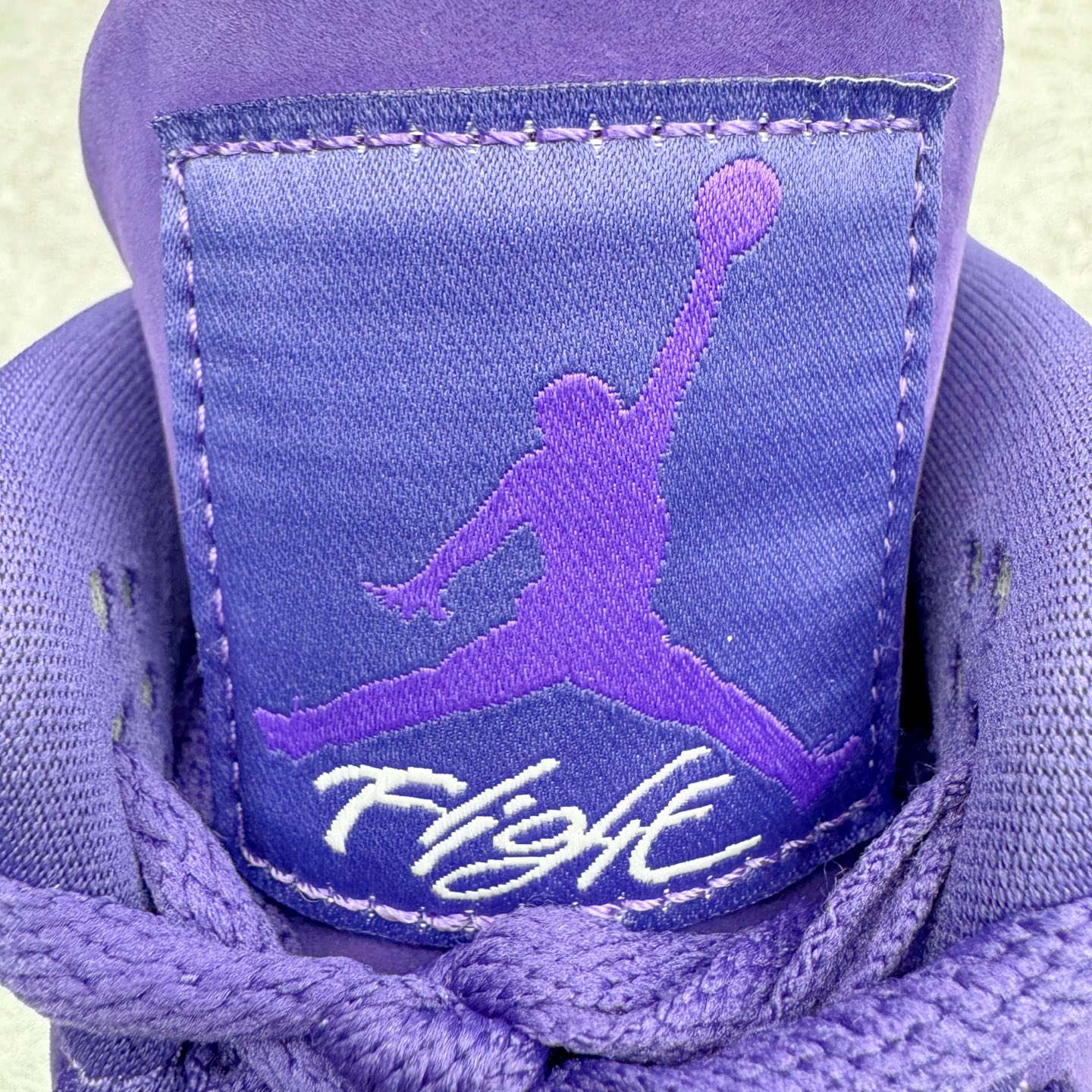 图片[20]-＃GX Nigel Sylvester x Air Jordan AJ4 Retro 联名紫色 货号：HF4340-500 圈内最强四代 独家外贸特供尺码含 45.5 49.5 50.5 耗时半年巨作 全套原纸板楦头开发 原厂特供皮料加持 确保原汁原味 完美呈现四代版型 一比一鞋头弧度高度鞋身弧度 数据细节工艺流程均保持原鞋一致 原厂TPU网格鞋带扣 正确内里网布 菱角分明不变形无多余毛边 柔软性质感一致于原鞋 市场唯一原厂鞋扣模具 背面可见隐藏注塑口 原厂织唛标 原厂飞人电绣工艺 尾指中部跳三针 独家绑鞋带手法 印刷中底布 四线拉帮 米色美纹纸贴合固定 进口港宝加持 后跟自然饱满 全鞋荧光划线卡点 追求极致完美 每一双都是工艺品 多重QC质检 超越公司货的品控标准 实实在在的免检产品 尺码：40 40.5 41 42 42.5 43 44 44.5 45 45.5 46 47.5 48.5 49.5 50.5-选品中心
