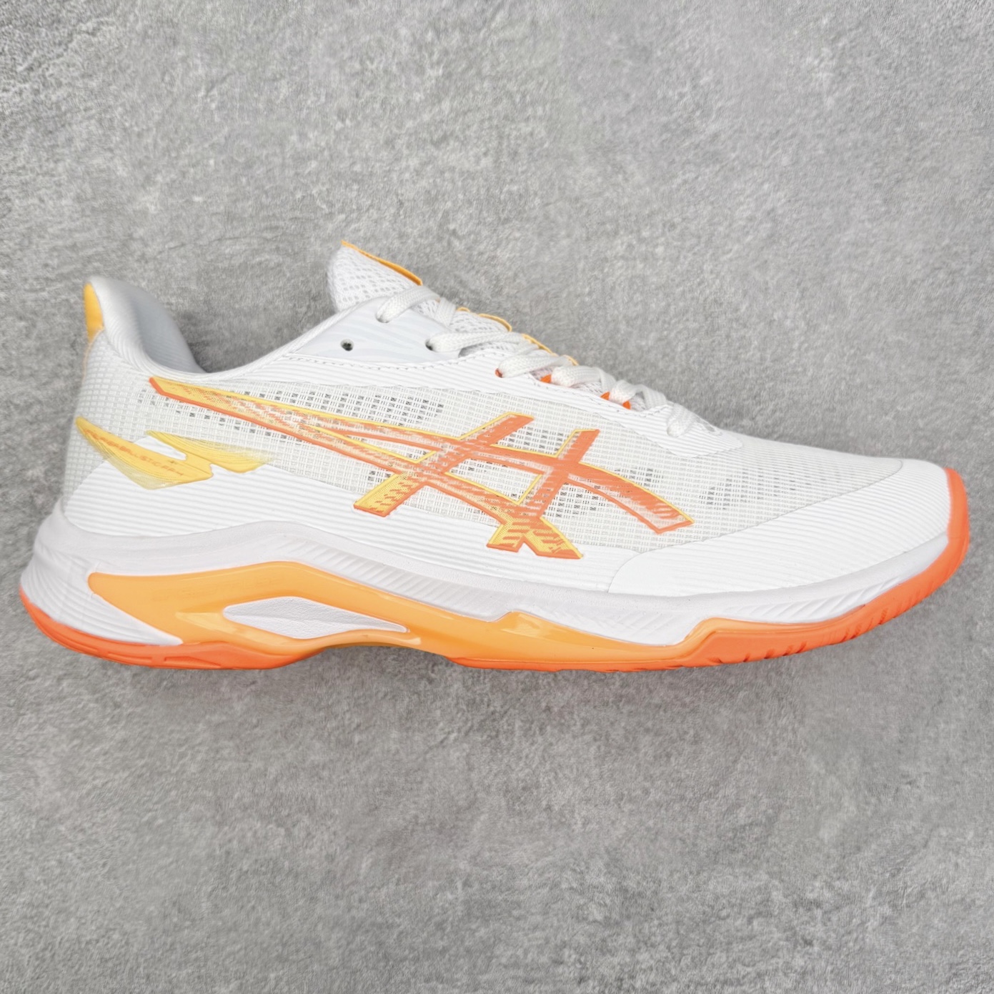 Asics NETBURNER BALLISTIC FF 4 亚瑟士舒适时尚潮流简约减震低帮训练鞋 DYNAWRAP 技术可提升稳定性 FLYTEFOAM 科技打造轻量缓冲组件 FLYTEFOAM Propel 技术鞋垫可提升吸震与回弹效果 TWISSTRUS 技术可提升速度与变向奔跑动作ASICSGRIP 科技可提升在球场上的抓地力 后足 GEL 缓冲科技可提供出色的避震效果AHAR 橡胶可提升耐用性 尺码：35 36 36.5 37 38 38.5 39 40 40.5 41 42 42.5 43 44 45-选品中心