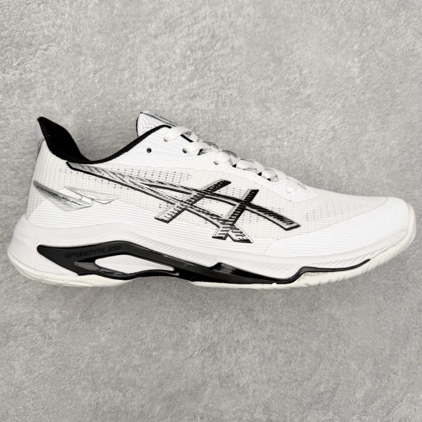 Asics NETBURNER BALLISTIC FF 4 亚瑟士舒适时尚潮流简约减震低帮训练鞋 DYNAWRAP 技术可提升稳定性 FLYTEFOAM 科技打造轻量缓冲组件 FLYTEFOAM Propel 技术鞋垫可提升吸震与回弹效果 TWISSTRUS 技术可提升速度与变向奔跑动作ASICSGRIP 科技可提升在球场上的抓地力 后足 GEL 缓冲科技可提供出色的避震效果AHAR 橡胶可提升耐用性 尺码：35 36 36.5 37 38 38.5 39 40 40.5 41 42 42.5 43 44 45-选品中心