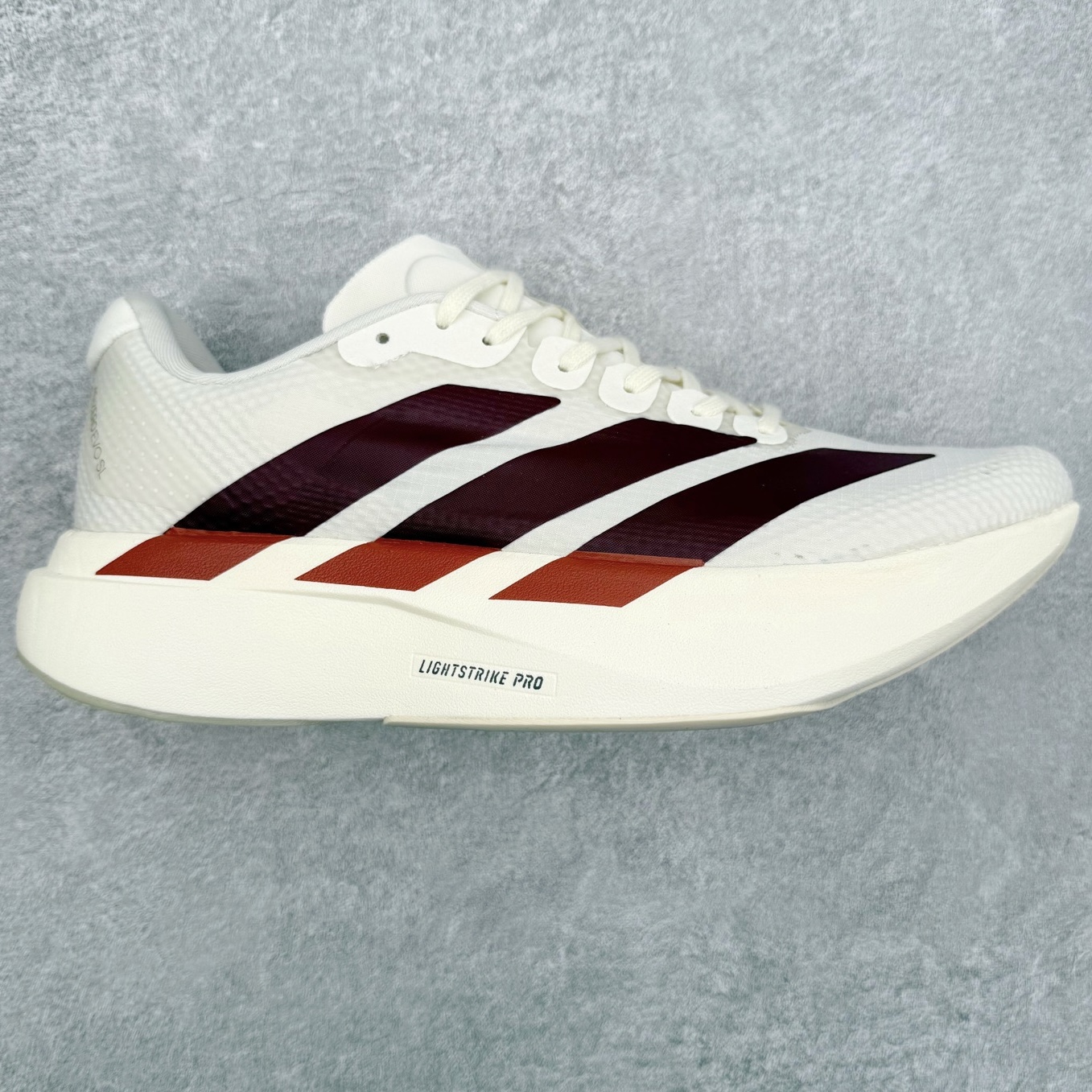 AD Adizero Adios SL 马拉松竞速专业跑鞋 CELERMESH针织网面非常轻薄 纤维间的缝隙很大 可以保证跑步时的透气、排汗效果 鞋舌直接与两侧的内衬和鞋底连接在一起 在跑步过程中不会被鞋舌的左右移动所困扰 在标准鞋带孔的基础上再拓宽一组鞋带孔 适合不同脚型的需求 突破性 EnergyRods 技术，有助于跑者实现更好的成绩 中底独特的LIGHTSTRIKE PRO泡棉材质 微弹感觉在跑步过程中给予了良好的支撑体验 对于顶级精英和高水平进阶跑者来说 ADIOS PRO是一双值得信赖的竞速比赛用鞋 尺码：36 36.5 37.5 38 38.5 39 40 40.5 41 42 42.5 43 44 44.5 45-选品中心