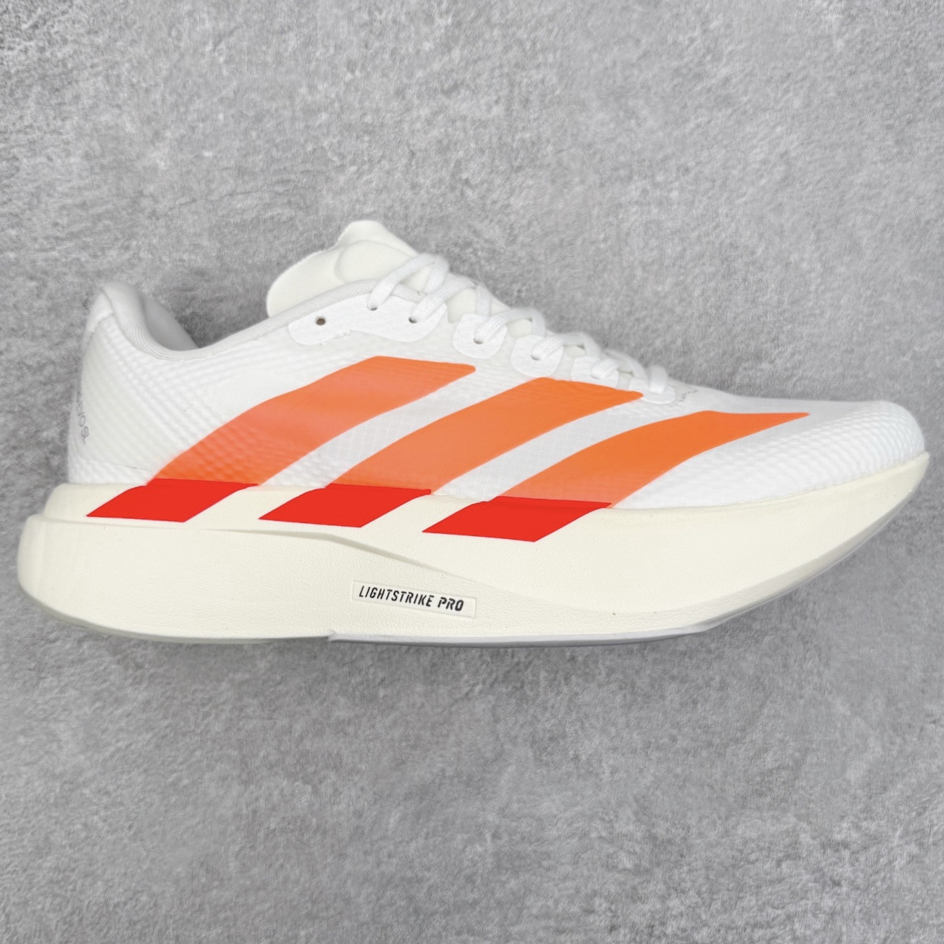 AD Adizero Adios SL 马拉松竞速专业跑鞋 CELERMESH针织网面非常轻薄 纤维间的缝隙很大 可以保证跑步时的透气、排汗效果 鞋舌直接与两侧的内衬和鞋底连接在一起 在跑步过程中不会被鞋舌的左右移动所困扰 在标准鞋带孔的基础上再拓宽一组鞋带孔 适合不同脚型的需求 突破性 EnergyRods 技术，有助于跑者实现更好的成绩 中底独特的LIGHTSTRIKE PRO泡棉材质 微弹感觉在跑步过程中给予了良好的支撑体验 对于顶级精英和高水平进阶跑者来说 ADIOS PRO是一双值得信赖的竞速比赛用鞋 尺码：36 36.5 37.5 38 38.5 39 40 40.5 41 42 42.5 43 44 44.5 45-选品中心