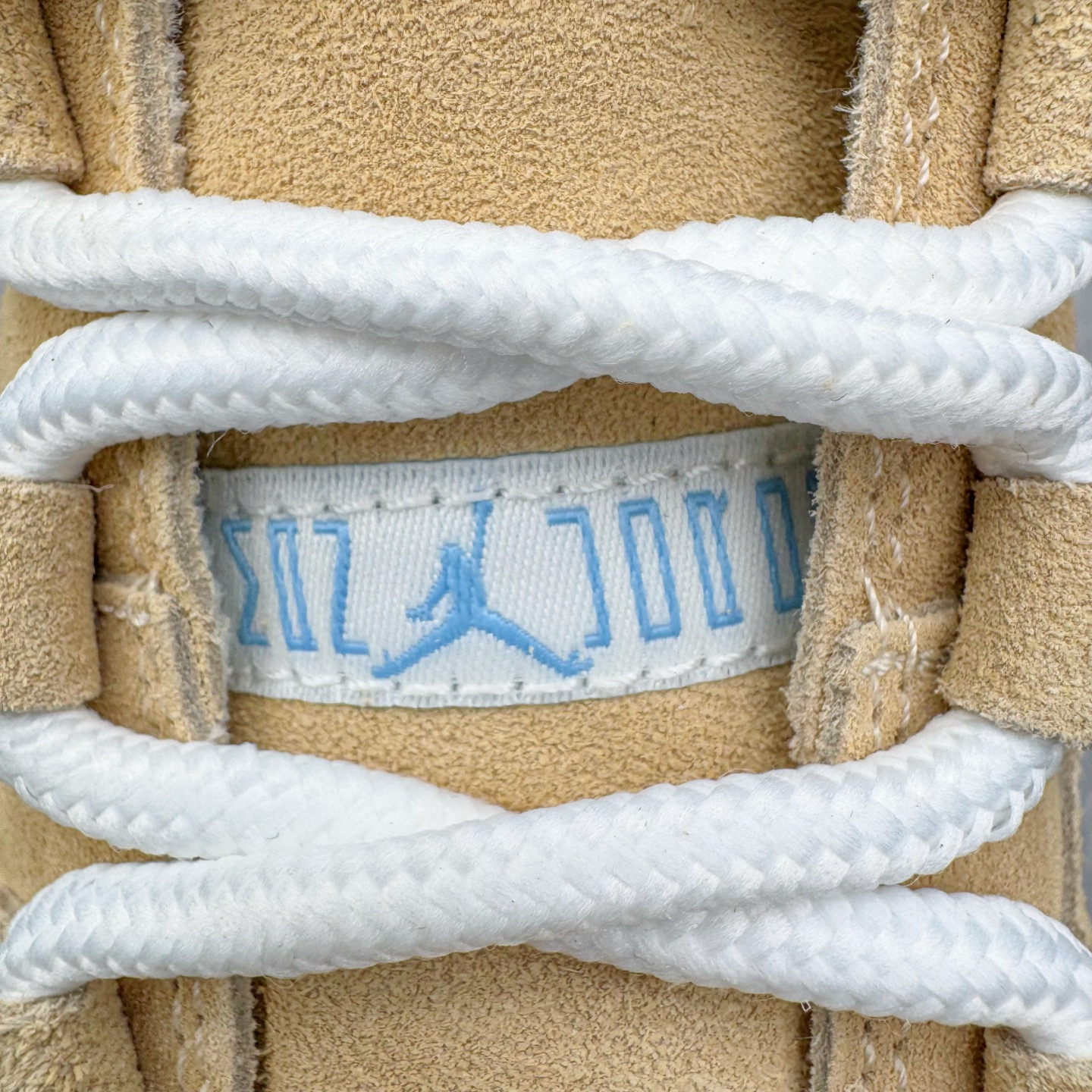 图片[14]-＃KZ神版 Air Jordan AJ11 Retro High 高帮系列 北美限定 休斯顿城 IO8960-707 市场中端王者 耗时半年巨作 全套原纸板楦头开发 确保原汁原味 完美呈现11代版型 此版本只针对中端市场 皮料材质有所更替 其他数据细节工艺流程均保持一致绝不口嗨 细节品控鞋型随意秒杀市面3XX 原楦原档案数据开模打造 原厂中底拉帮钢印 原厂进口漆皮 防冻不开裂 原装鞋撑 水晶大底正确色度色泽 原楦原数据刺绣 原厂车缝走线及对位 毫厘不差 飞人logo采用原数据电脑刺绣 原装正品碳纤维真实碳板 增强抗扭 原内标 原盒标 正确官方原盒 防氧化水晶外底 原厂配套全掌solo气垫 进口港宝加持 后跟自然饱满 全鞋荧光划线卡点 追求极致完美 每一双都是工艺品 多重QC质检 超越公司货的品控标准 实实在在的免检产品 尺码：36 36.5 37.5 38 38.5 39 40 40.5 41 42 42.5 43 44 44.5 45 46 47.5-选品中心