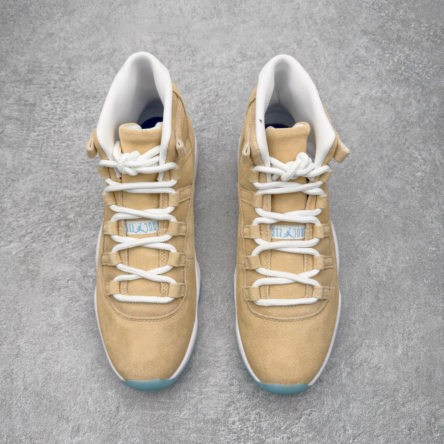 图片[2]-＃KZ神版 Air Jordan AJ11 Retro High 高帮系列 北美限定 休斯顿城 IO8960-707 市场中端王者 耗时半年巨作 全套原纸板楦头开发 确保原汁原味 完美呈现11代版型 此版本只针对中端市场 皮料材质有所更替 其他数据细节工艺流程均保持一致绝不口嗨 细节品控鞋型随意秒杀市面3XX 原楦原档案数据开模打造 原厂中底拉帮钢印 原厂进口漆皮 防冻不开裂 原装鞋撑 水晶大底正确色度色泽 原楦原数据刺绣 原厂车缝走线及对位 毫厘不差 飞人logo采用原数据电脑刺绣 原装正品碳纤维真实碳板 增强抗扭 原内标 原盒标 正确官方原盒 防氧化水晶外底 原厂配套全掌solo气垫 进口港宝加持 后跟自然饱满 全鞋荧光划线卡点 追求极致完美 每一双都是工艺品 多重QC质检 超越公司货的品控标准 实实在在的免检产品 尺码：36 36.5 37.5 38 38.5 39 40 40.5 41 42 42.5 43 44 44.5 45 46 47.5-选品中心