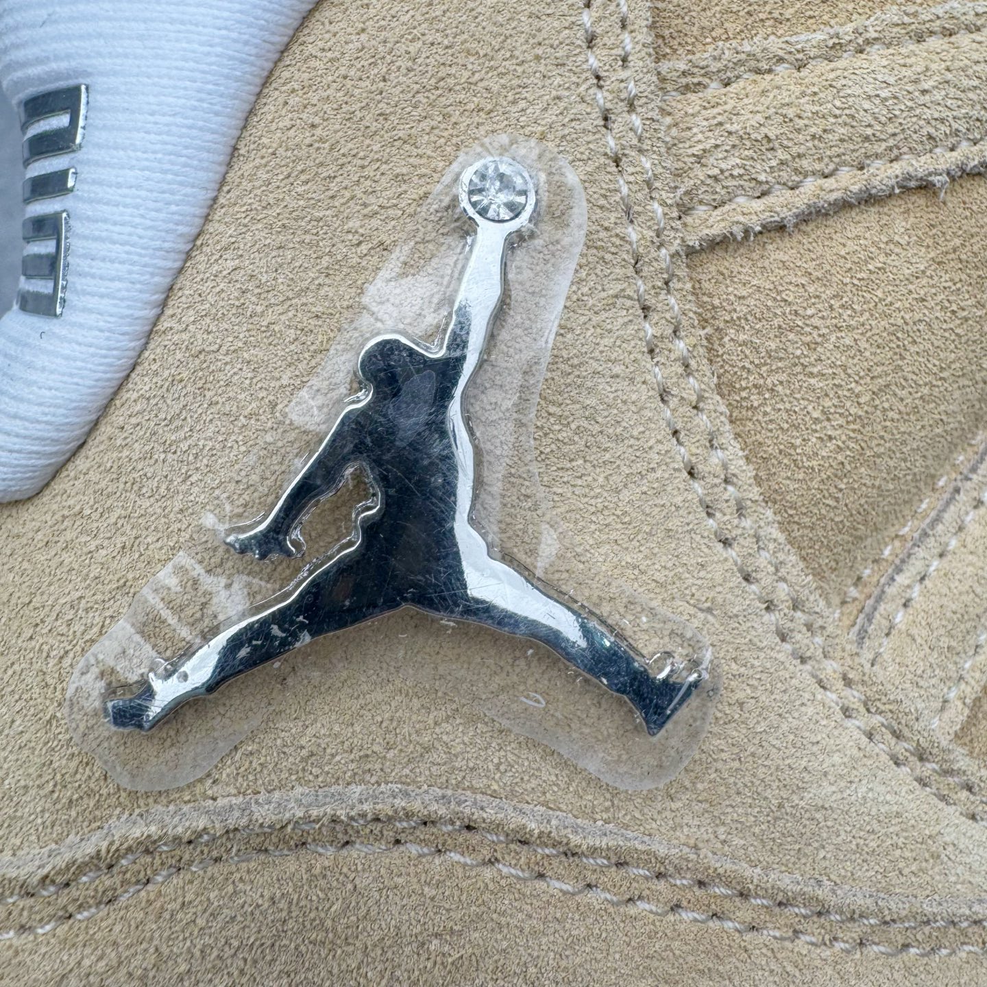 图片[17]-＃KZ神版 Air Jordan AJ11 Retro High 高帮系列 北美限定 休斯顿城 IO8960-707 市场中端王者 耗时半年巨作 全套原纸板楦头开发 确保原汁原味 完美呈现11代版型 此版本只针对中端市场 皮料材质有所更替 其他数据细节工艺流程均保持一致绝不口嗨 细节品控鞋型随意秒杀市面3XX 原楦原档案数据开模打造 原厂中底拉帮钢印 原厂进口漆皮 防冻不开裂 原装鞋撑 水晶大底正确色度色泽 原楦原数据刺绣 原厂车缝走线及对位 毫厘不差 飞人logo采用原数据电脑刺绣 原装正品碳纤维真实碳板 增强抗扭 原内标 原盒标 正确官方原盒 防氧化水晶外底 原厂配套全掌solo气垫 进口港宝加持 后跟自然饱满 全鞋荧光划线卡点 追求极致完美 每一双都是工艺品 多重QC质检 超越公司货的品控标准 实实在在的免检产品 尺码：36 36.5 37.5 38 38.5 39 40 40.5 41 42 42.5 43 44 44.5 45 46 47.5-选品中心