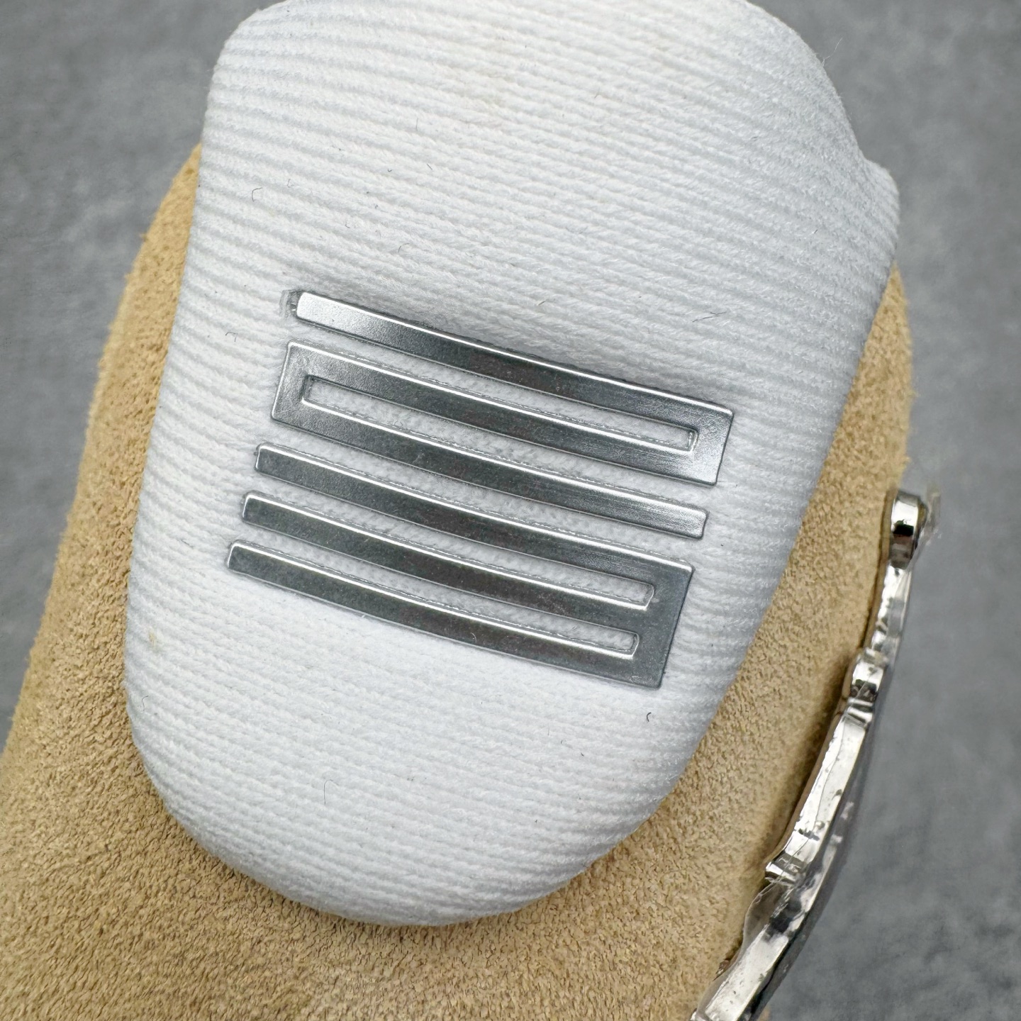 图片[16]-＃KZ神版 Air Jordan AJ11 Retro High 高帮系列 北美限定 休斯顿城 IO8960-707 市场中端王者 耗时半年巨作 全套原纸板楦头开发 确保原汁原味 完美呈现11代版型 此版本只针对中端市场 皮料材质有所更替 其他数据细节工艺流程均保持一致绝不口嗨 细节品控鞋型随意秒杀市面3XX 原楦原档案数据开模打造 原厂中底拉帮钢印 原厂进口漆皮 防冻不开裂 原装鞋撑 水晶大底正确色度色泽 原楦原数据刺绣 原厂车缝走线及对位 毫厘不差 飞人logo采用原数据电脑刺绣 原装正品碳纤维真实碳板 增强抗扭 原内标 原盒标 正确官方原盒 防氧化水晶外底 原厂配套全掌solo气垫 进口港宝加持 后跟自然饱满 全鞋荧光划线卡点 追求极致完美 每一双都是工艺品 多重QC质检 超越公司货的品控标准 实实在在的免检产品 尺码：36 36.5 37.5 38 38.5 39 40 40.5 41 42 42.5 43 44 44.5 45 46 47.5-选品中心