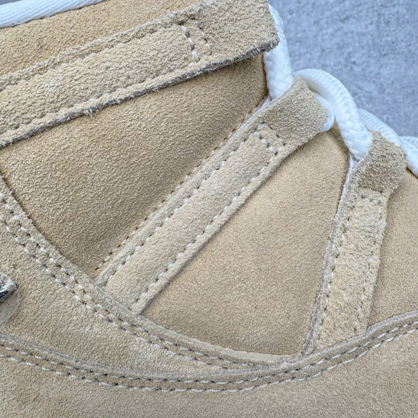 图片[18]-＃KZ神版 Air Jordan AJ11 Retro High 高帮系列 北美限定 休斯顿城 IO8960-707 市场中端王者 耗时半年巨作 全套原纸板楦头开发 确保原汁原味 完美呈现11代版型 此版本只针对中端市场 皮料材质有所更替 其他数据细节工艺流程均保持一致绝不口嗨 细节品控鞋型随意秒杀市面3XX 原楦原档案数据开模打造 原厂中底拉帮钢印 原厂进口漆皮 防冻不开裂 原装鞋撑 水晶大底正确色度色泽 原楦原数据刺绣 原厂车缝走线及对位 毫厘不差 飞人logo采用原数据电脑刺绣 原装正品碳纤维真实碳板 增强抗扭 原内标 原盒标 正确官方原盒 防氧化水晶外底 原厂配套全掌solo气垫 进口港宝加持 后跟自然饱满 全鞋荧光划线卡点 追求极致完美 每一双都是工艺品 多重QC质检 超越公司货的品控标准 实实在在的免检产品 尺码：36 36.5 37.5 38 38.5 39 40 40.5 41 42 42.5 43 44 44.5 45 46 47.5-选品中心