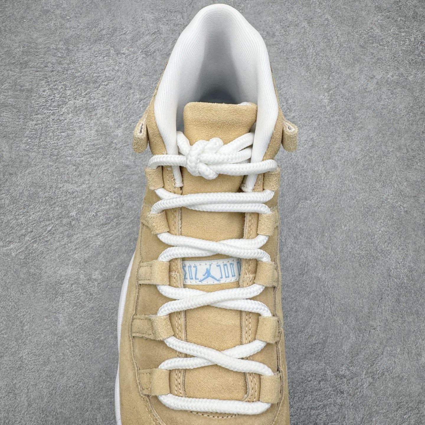 图片[5]-＃KZ神版 Air Jordan AJ11 Retro High 高帮系列 北美限定 休斯顿城 IO8960-707 市场中端王者 耗时半年巨作 全套原纸板楦头开发 确保原汁原味 完美呈现11代版型 此版本只针对中端市场 皮料材质有所更替 其他数据细节工艺流程均保持一致绝不口嗨 细节品控鞋型随意秒杀市面3XX 原楦原档案数据开模打造 原厂中底拉帮钢印 原厂进口漆皮 防冻不开裂 原装鞋撑 水晶大底正确色度色泽 原楦原数据刺绣 原厂车缝走线及对位 毫厘不差 飞人logo采用原数据电脑刺绣 原装正品碳纤维真实碳板 增强抗扭 原内标 原盒标 正确官方原盒 防氧化水晶外底 原厂配套全掌solo气垫 进口港宝加持 后跟自然饱满 全鞋荧光划线卡点 追求极致完美 每一双都是工艺品 多重QC质检 超越公司货的品控标准 实实在在的免检产品 尺码：36 36.5 37.5 38 38.5 39 40 40.5 41 42 42.5 43 44 44.5 45 46 47.5-选品中心