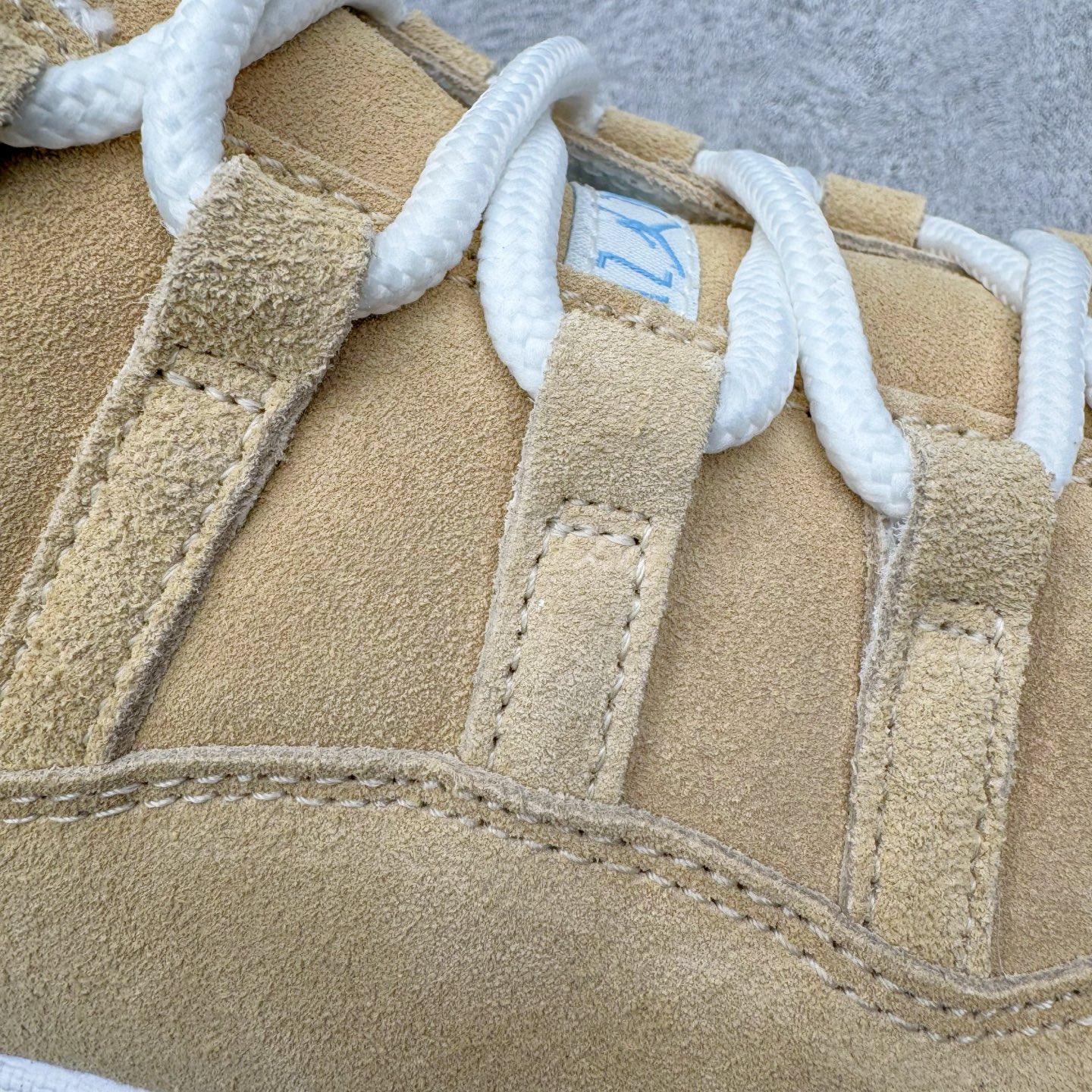 图片[19]-＃KZ神版 Air Jordan AJ11 Retro High 高帮系列 北美限定 休斯顿城 IO8960-707 市场中端王者 耗时半年巨作 全套原纸板楦头开发 确保原汁原味 完美呈现11代版型 此版本只针对中端市场 皮料材质有所更替 其他数据细节工艺流程均保持一致绝不口嗨 细节品控鞋型随意秒杀市面3XX 原楦原档案数据开模打造 原厂中底拉帮钢印 原厂进口漆皮 防冻不开裂 原装鞋撑 水晶大底正确色度色泽 原楦原数据刺绣 原厂车缝走线及对位 毫厘不差 飞人logo采用原数据电脑刺绣 原装正品碳纤维真实碳板 增强抗扭 原内标 原盒标 正确官方原盒 防氧化水晶外底 原厂配套全掌solo气垫 进口港宝加持 后跟自然饱满 全鞋荧光划线卡点 追求极致完美 每一双都是工艺品 多重QC质检 超越公司货的品控标准 实实在在的免检产品 尺码：36 36.5 37.5 38 38.5 39 40 40.5 41 42 42.5 43 44 44.5 45 46 47.5-选品中心