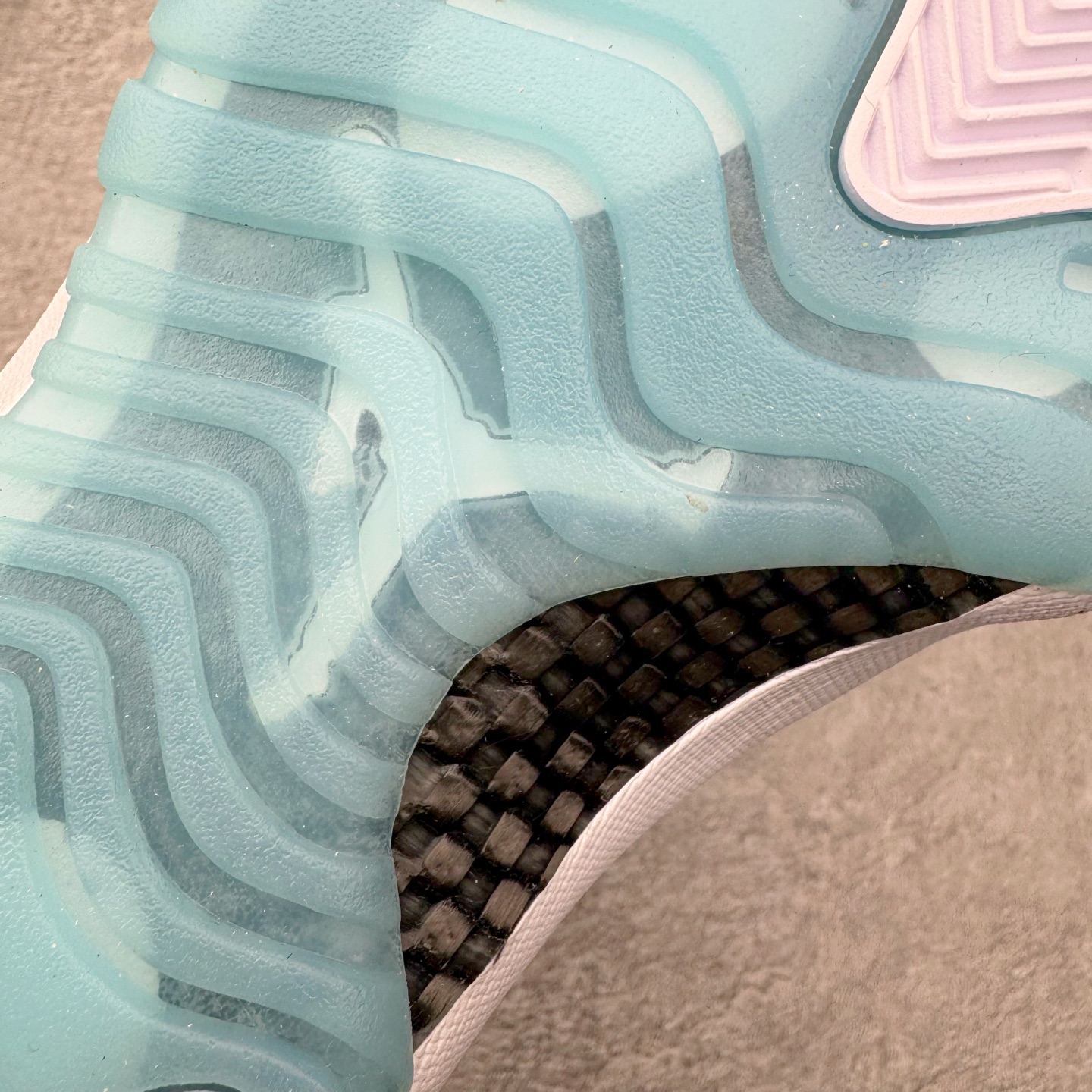 图片[20]-＃KZ神版 Air Jordan AJ11 Retro High 高帮系列 北美限定 休斯顿城 IO8960-707 市场中端王者 耗时半年巨作 全套原纸板楦头开发 确保原汁原味 完美呈现11代版型 此版本只针对中端市场 皮料材质有所更替 其他数据细节工艺流程均保持一致绝不口嗨 细节品控鞋型随意秒杀市面3XX 原楦原档案数据开模打造 原厂中底拉帮钢印 原厂进口漆皮 防冻不开裂 原装鞋撑 水晶大底正确色度色泽 原楦原数据刺绣 原厂车缝走线及对位 毫厘不差 飞人logo采用原数据电脑刺绣 原装正品碳纤维真实碳板 增强抗扭 原内标 原盒标 正确官方原盒 防氧化水晶外底 原厂配套全掌solo气垫 进口港宝加持 后跟自然饱满 全鞋荧光划线卡点 追求极致完美 每一双都是工艺品 多重QC质检 超越公司货的品控标准 实实在在的免检产品 尺码：36 36.5 37.5 38 38.5 39 40 40.5 41 42 42.5 43 44 44.5 45 46 47.5-选品中心