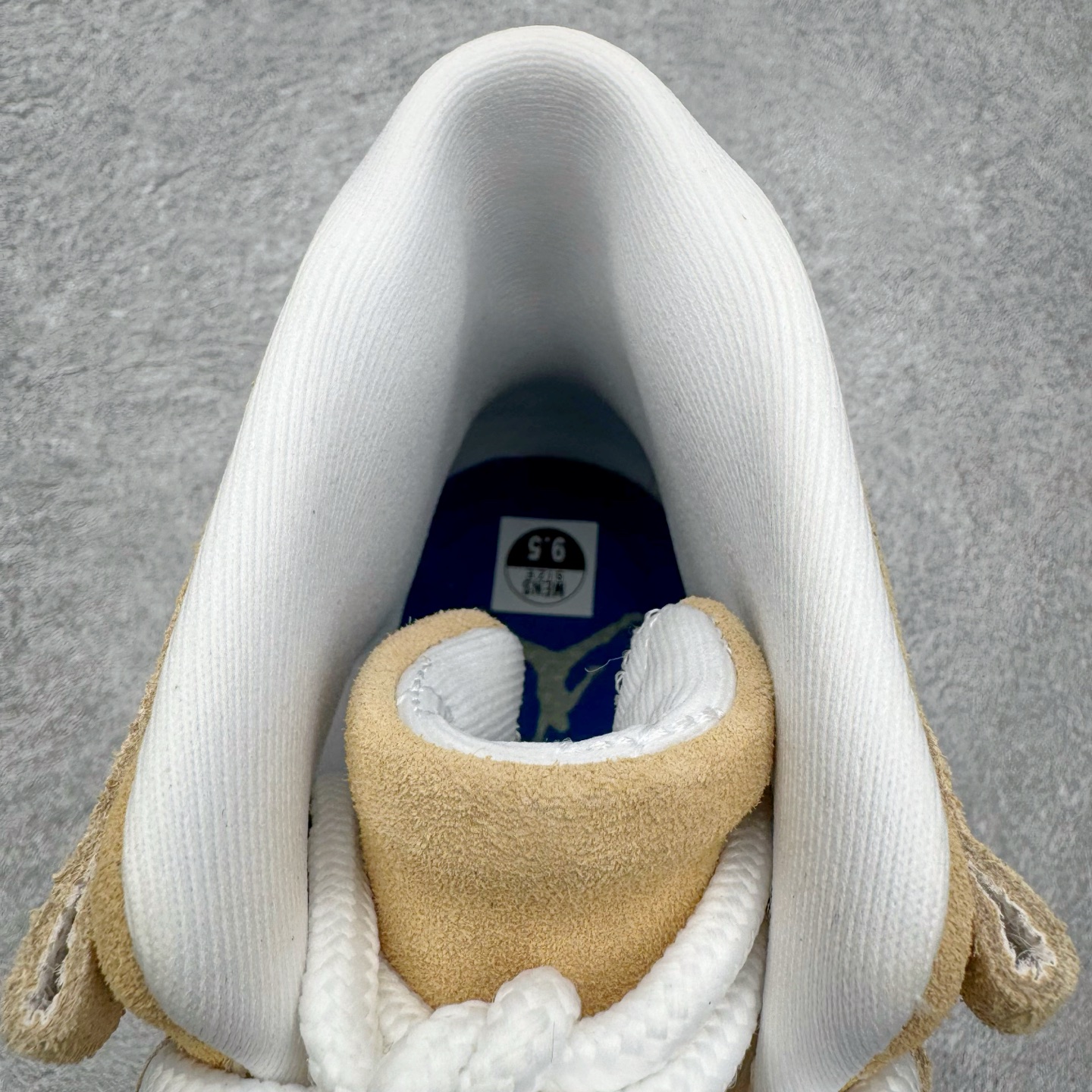 图片[12]-＃KZ神版 Air Jordan AJ11 Retro High 高帮系列 北美限定 休斯顿城 IO8960-707 市场中端王者 耗时半年巨作 全套原纸板楦头开发 确保原汁原味 完美呈现11代版型 此版本只针对中端市场 皮料材质有所更替 其他数据细节工艺流程均保持一致绝不口嗨 细节品控鞋型随意秒杀市面3XX 原楦原档案数据开模打造 原厂中底拉帮钢印 原厂进口漆皮 防冻不开裂 原装鞋撑 水晶大底正确色度色泽 原楦原数据刺绣 原厂车缝走线及对位 毫厘不差 飞人logo采用原数据电脑刺绣 原装正品碳纤维真实碳板 增强抗扭 原内标 原盒标 正确官方原盒 防氧化水晶外底 原厂配套全掌solo气垫 进口港宝加持 后跟自然饱满 全鞋荧光划线卡点 追求极致完美 每一双都是工艺品 多重QC质检 超越公司货的品控标准 实实在在的免检产品 尺码：36 36.5 37.5 38 38.5 39 40 40.5 41 42 42.5 43 44 44.5 45 46 47.5-选品中心