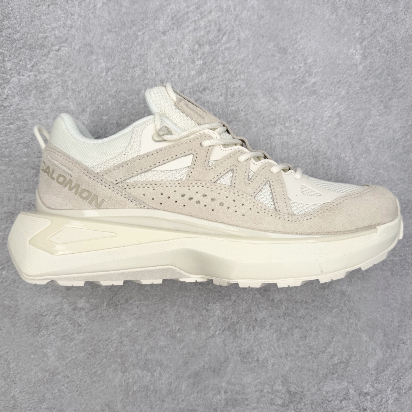 💰300 ＃PK4.0 SALOMON 萨洛蒙 ODYSSEY ELMT LOW舒适百搭减震防滑耐磨低帮休闲越野长跑城市通勤跑步鞋 雷军同款 SALOMON诞生于1947年的法国阿尔卑斯山区，全球知名的户外运动品牌。一直致力于推动滑雪、越野跑等山地运动的发展及产品的进步。其产品设计致力于追求创新和发掘产品的性能极限，帮助喜欢自由的人在山地间不断挑战自我。实拍调校N版已经零色差零失真 百分百还原实物色彩所见即所得 不存在货不对板色差等低级问题 选购参考实物拍摄 不混卖不参货 只用心做好货严格选品 承诺混一赔十 SIZE：36 36.5 37.5 38 38.5 39 40 40.5 41 42 42.5 43 44 44.5 45
编码：by3936050