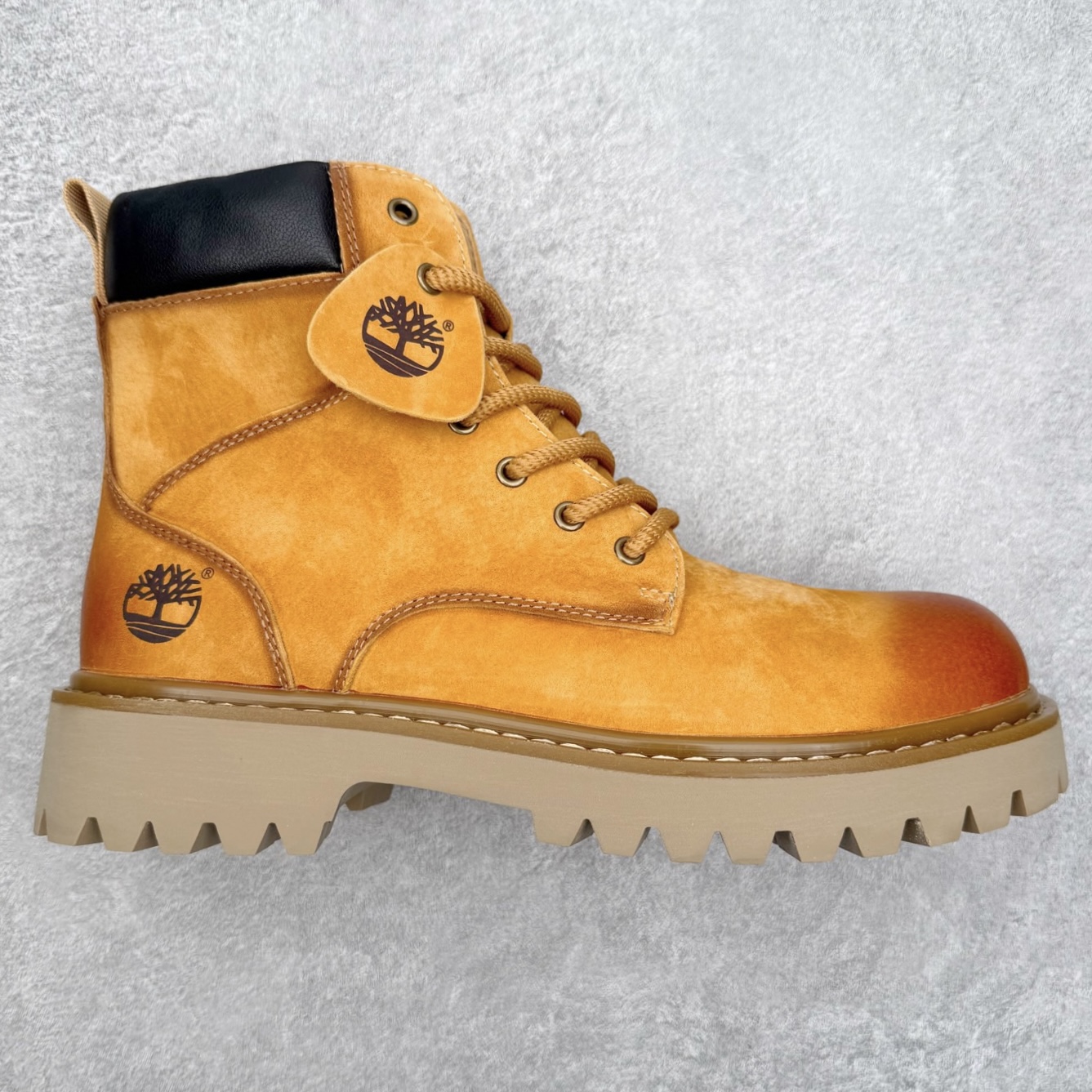 💰300 Timberland添柏岚/天伯伦 秋冬新品 秋冬必备户外休闲大黄靴系列#广东大厂品质 原盒原包装 时尚潮流搭配 面料采用意大利🇮🇹顶级磨砂细纹牛皮 轻质大底 搭配防臭防腐真皮乳胶鞋垫 大底到五金都是代工厂原材料制作 同原版固特异永不开胶工艺 好货不杀猪 首单质量严格把控 全网独家首发 品质毋庸置疑 全套官网统一包装 给您完美的穿着体验 质量考究耐穿 型男必备 专治不帅 高品质脚感一流 今年冬季防寒户外专用 日常随意搭配 尺码:38-44(皮鞋码)
编码:yby3936050