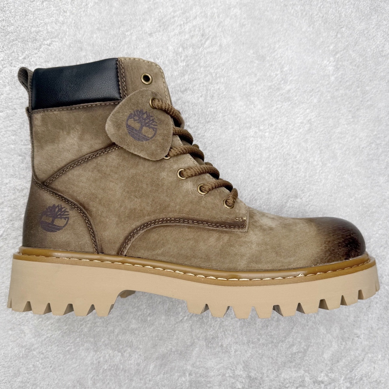 💰300 Timberland添柏岚/天伯伦 秋冬新品 秋冬必备户外休闲大黄靴系列#广东大厂品质 原盒原包装 时尚潮流搭配 面料采用意大利🇮🇹顶级磨砂细纹牛皮 轻质大底 搭配防臭防腐真皮乳胶鞋垫 大底到五金都是代工厂原材料制作 同原版固特异永不开胶工艺 好货不杀猪 首单质量严格把控 全网独家首发 品质毋庸置疑 全套官网统一包装 给您完美的穿着体验 质量考究耐穿 型男必备 专治不帅 高品质脚感一流 今年冬季防寒户外专用 日常随意搭配 尺码:38-44(皮鞋码)
编码:yby3936050