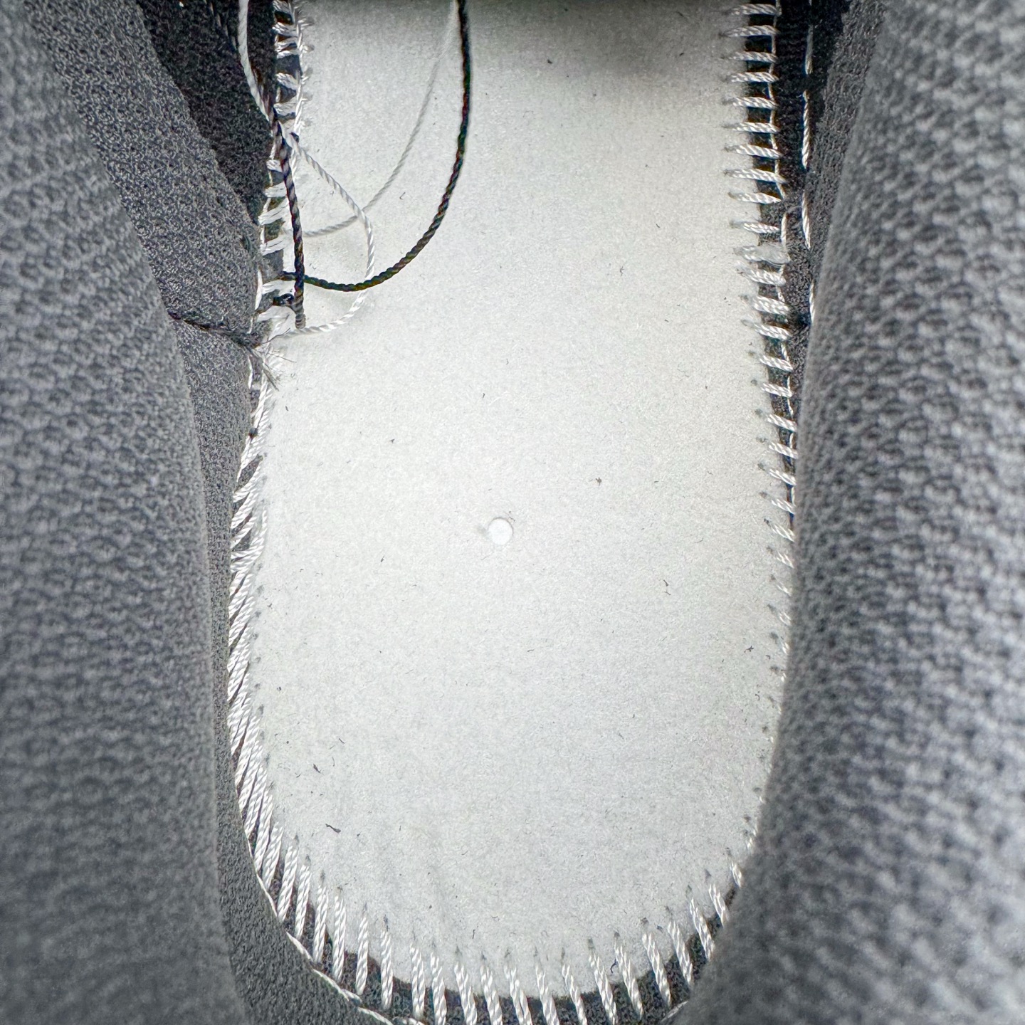 图片[10]-＃YC纯原 NK Dunk Low 黑银 II7636-001 实力大厂出品 新配色陆续开发 利润个位数只为口碑 全套原纸板楦头开发 确保原汁原味 完美呈现DUNK版型 一比一鞋头弧度高度鞋身弧度 此版本只针对中端市场 皮料材质有所更替 其他数据细节工艺流程均保持一致 绝不口嗨 细节品控鞋型随意对比 独家私模官方第六代原厂航空铝磨具打磨大底 鞋头坡度极致还原 无解鞋型 原盒原配 圈内天花板工艺 原厂玻璃冲刀 超高清洁度 全鞋零毛边皮料切割 原厂中底布点胶 中底布拉帮走线遵循公司 尺码：36 36.5 37.5 38 38.5 39 40 40.5 41 42 42.5 43 44 44.5 45 46-选品中心