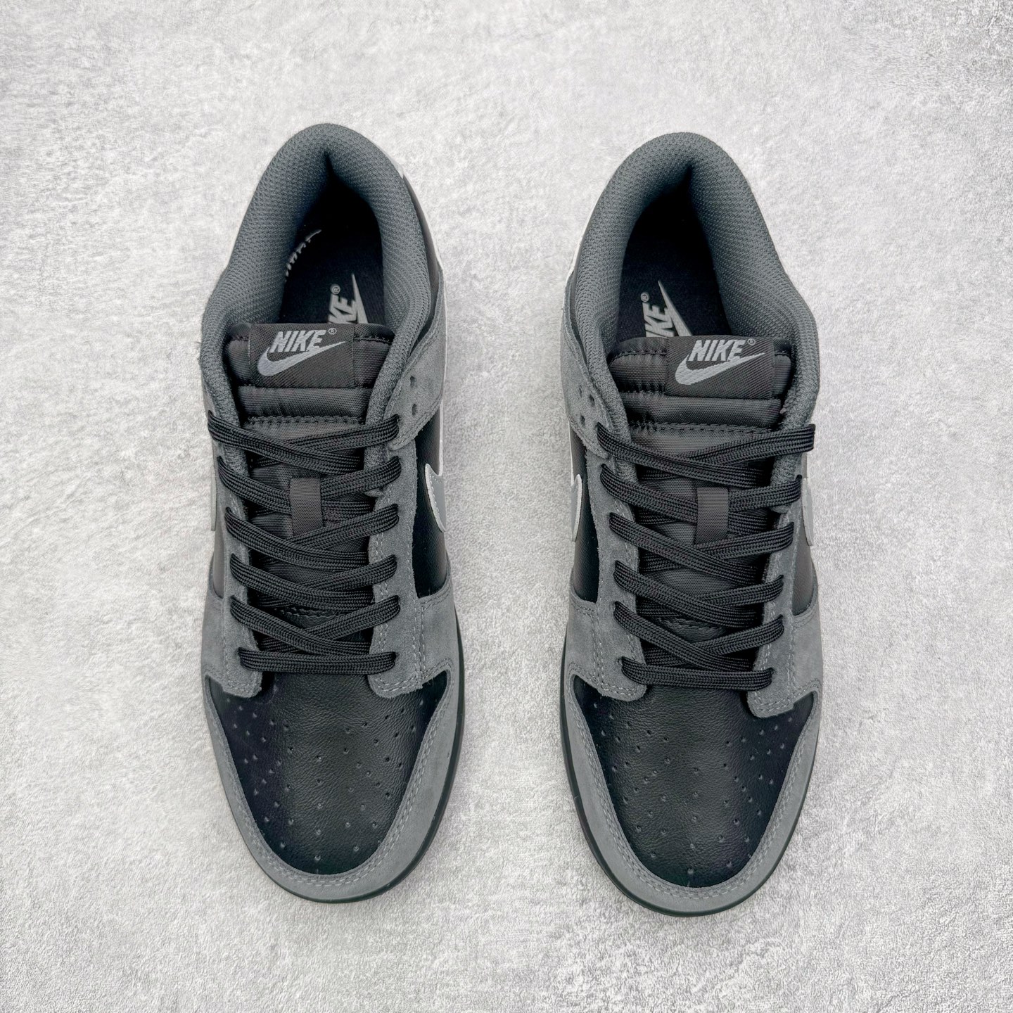 图片[2]-＃YC纯原 NK Dunk Low 黑银 II7636-001 实力大厂出品 新配色陆续开发 利润个位数只为口碑 全套原纸板楦头开发 确保原汁原味 完美呈现DUNK版型 一比一鞋头弧度高度鞋身弧度 此版本只针对中端市场 皮料材质有所更替 其他数据细节工艺流程均保持一致 绝不口嗨 细节品控鞋型随意对比 独家私模官方第六代原厂航空铝磨具打磨大底 鞋头坡度极致还原 无解鞋型 原盒原配 圈内天花板工艺 原厂玻璃冲刀 超高清洁度 全鞋零毛边皮料切割 原厂中底布点胶 中底布拉帮走线遵循公司 尺码：36 36.5 37.5 38 38.5 39 40 40.5 41 42 42.5 43 44 44.5 45 46-选品中心