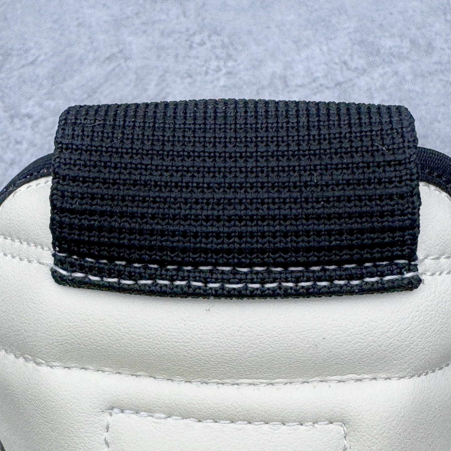 图片[12]-＃DG纯原 Rick Owens Edfu 瑞克·欧文斯高帮皮面时尚运动板鞋 黑白生胶 二级市场已经7K以上 平台客户随意卖四位数 RO广东原厂出品 纯原天花板 原版一比一复刻 冲正绝不翻车 还原度达到百分之98以上 原楦开发纸版版型 ZP拆解原版1：1复模裁片纸版 力求做到0错位 这样才能达到和zp一致的鞋型味道 采用进口cnc数控机床开发对版独家tpu奶香大底 区别于市场所有版本 zp同源全头层粒面小牛皮 达到和zp一致手感 原厂进口细纹布 万邦订购原厂高弹粉红色海绵 内里搭配软质细腻羊皮 TPU高密度大底 软硬度透光度高已经测试和原版一致 尺码：36 37 38 39 40 41 42 43 44 45 46-选品中心