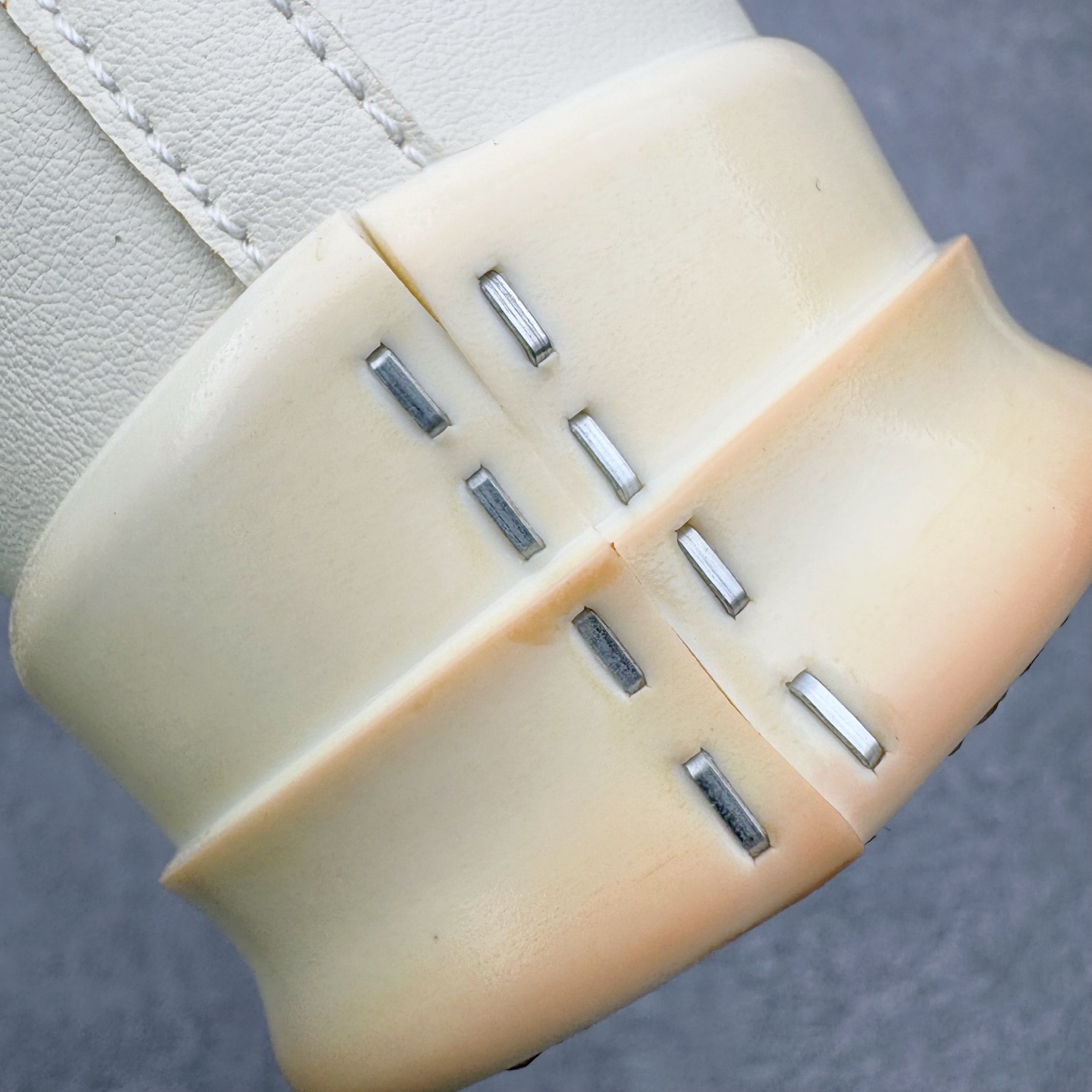 图片[10]-＃DG纯原 Rick Owens Edfu 瑞克·欧文斯高帮皮面时尚运动板鞋 黑白生胶 二级市场已经7K以上 平台客户随意卖四位数 RO广东原厂出品 纯原天花板 原版一比一复刻 冲正绝不翻车 还原度达到百分之98以上 原楦开发纸版版型 ZP拆解原版1：1复模裁片纸版 力求做到0错位 这样才能达到和zp一致的鞋型味道 采用进口cnc数控机床开发对版独家tpu奶香大底 区别于市场所有版本 zp同源全头层粒面小牛皮 达到和zp一致手感 原厂进口细纹布 万邦订购原厂高弹粉红色海绵 内里搭配软质细腻羊皮 TPU高密度大底 软硬度透光度高已经测试和原版一致 尺码：36 37 38 39 40 41 42 43 44 45 46-选品中心