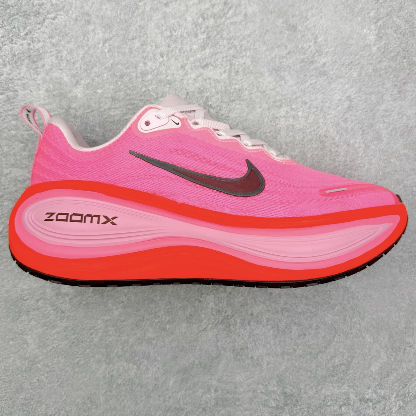 NK Vomero Plus 时尚舒适 网布防滑耐磨 低帮跑步鞋 实拍调校N版已经零色差零失真 百分百还原实物色彩所见即所得 不存在货不对板色差等低级问题 选购参考实物拍摄 不混卖不参货 只用心做好货严格选品 承诺混一赔十 尺码：36 36.5 37.5 38 38.5 39 40 40.5 41 42 42.5 43 44 44.5 45-选品中心