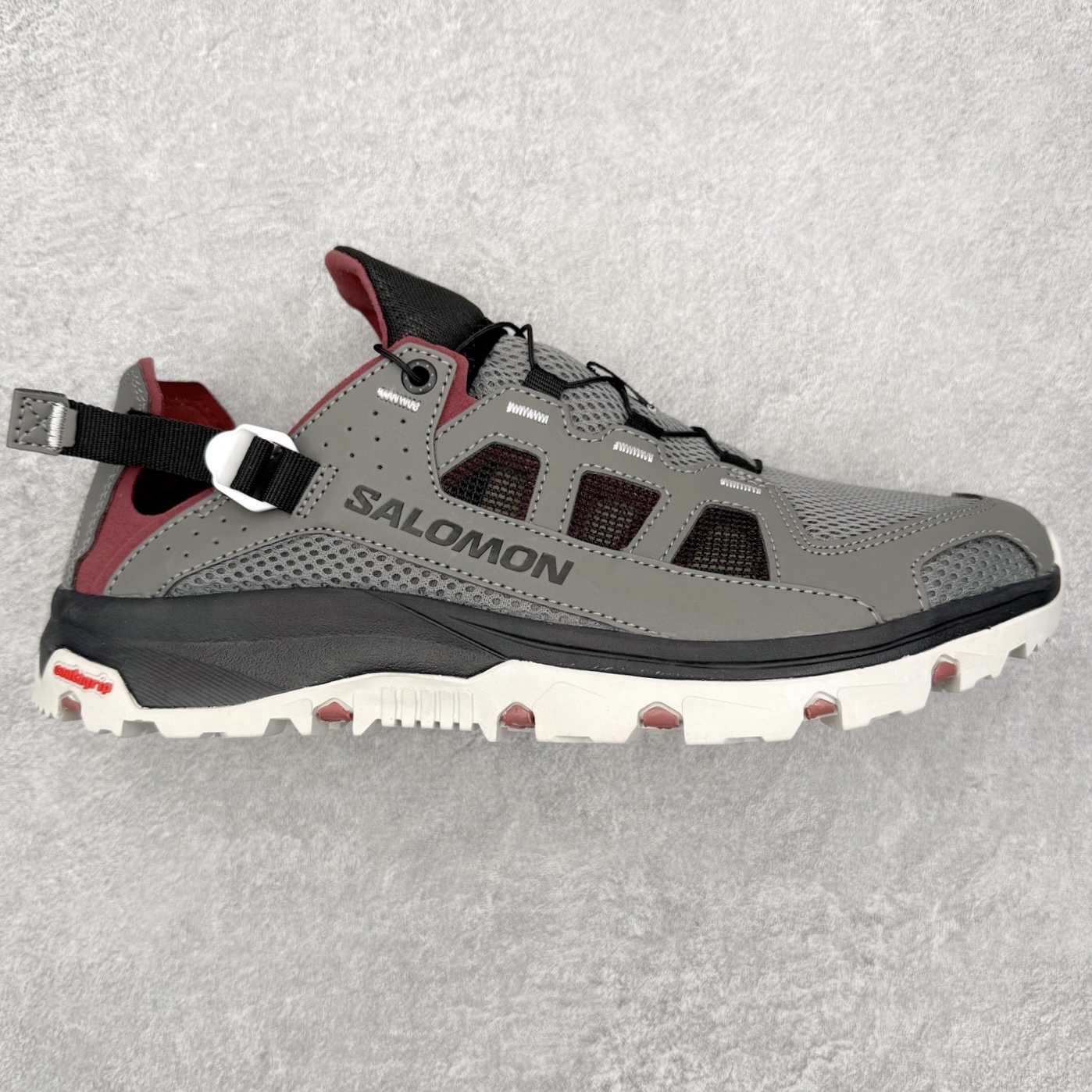 SALOMON萨洛蒙 Techamphibian 5 圆头舒适 透气速干抓地溯溪鞋 男女同款 SALOMON诞生于1947年的法国阿尔卑斯山区，全球知名的户外运动品牌。一直致力于推动滑雪、越野跑等山地运动的发展及产品的进步。其产品设计致力于追求创新和发掘产品的性能极限，帮助喜欢自由的人在山地间不断挑战自我。实拍调校N版已经零色差零失真 百分百还原实物色彩所见即所得 不存在货不对板色差等低级问题 选购参考实物拍摄 不混卖不参货 只用心做好货严格选品 承诺混一赔十 尺码：36 36.5 37.5 38 38.5 39 40 40.5 41 42 42.5 43 44 44.5 45-选品中心