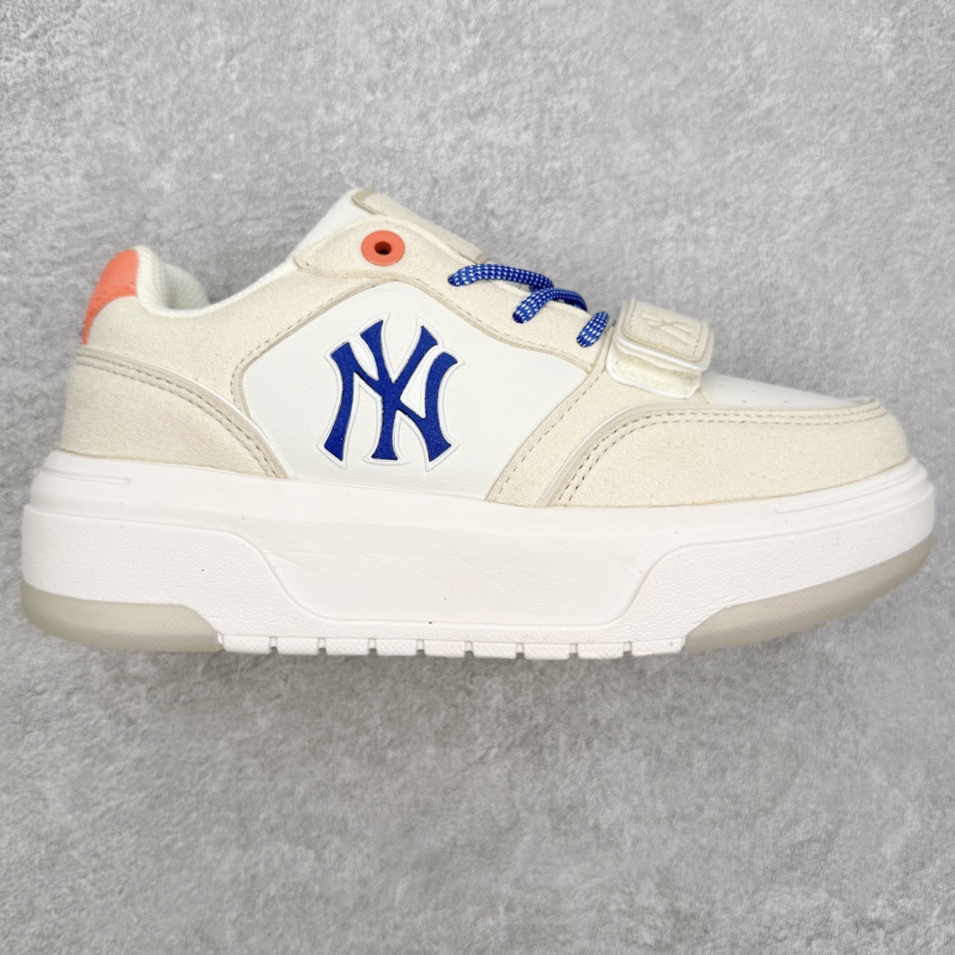 MLB Chunky Liner Basic 复古印花学长鞋系列低帮轻量增高厚底百搭休闲运动慢跑鞋板鞋 Korea韩国联名NY美国榄球纽约洋基队限定 韩国代购专供 全套原楦原纸板原厂数据开发 正确中底拉帮中底网布细节 平台代购专供 左脚内置芯片 韩国代购吊牌标贴 独家一比一RB+MD组合大底 高频后跟小人Logo精准对位立体饱满 正确网布加超迁鞋面 转印中底走线紧密 转印Logo工艺表层防刮不掉色 尺码：35 36 36.5 37.5 38 38.5 39 40 40.5 41 42 42.5 43 44 45-选品中心