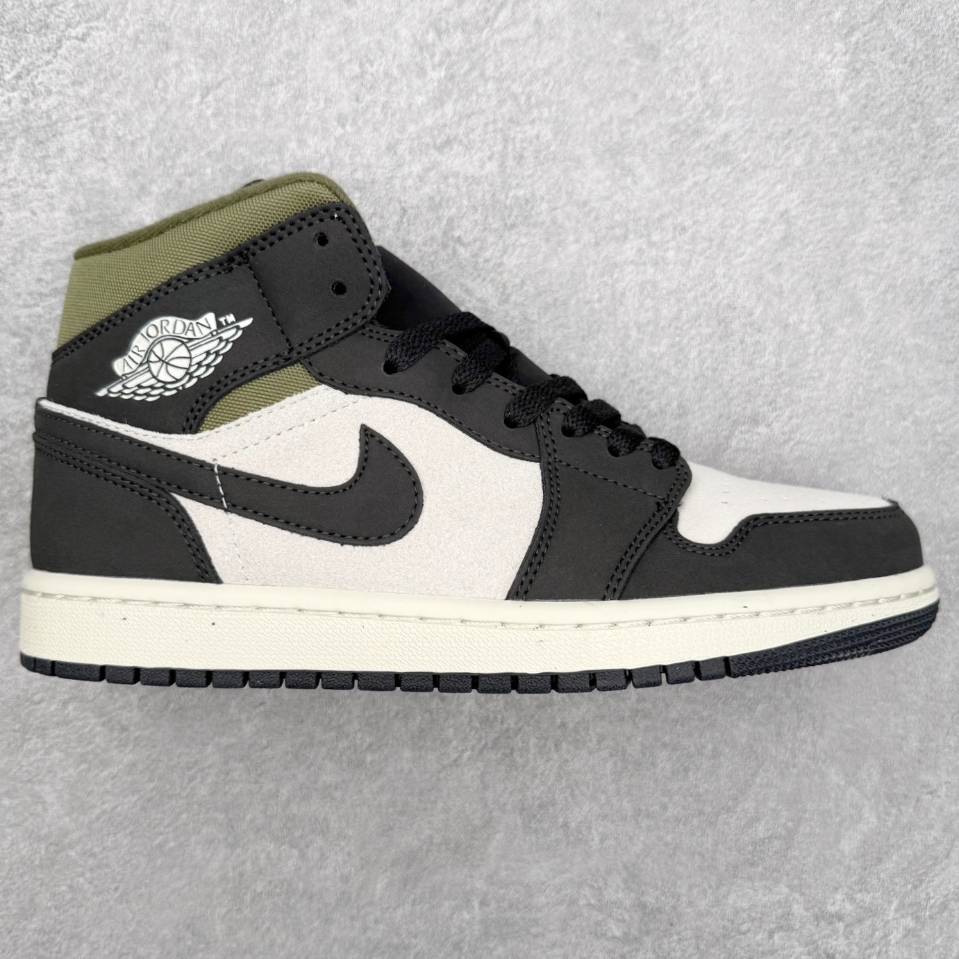 ＃K版 Air Jordan AJ1 Mid 中帮 黑橙扣碎 HV4091-102 原厂内置全掌气垫 A模大底 头层小牛皮 鞋舌AJ原厂专用牛津布+AJ专用反口珍珠布+原厂无杂质高弹内里海棉 特殊封边弹力鞋带 全网唯一头层牛皮 原鞋开模 拒绝公底 购置公司同步原材料 原汁原味 忠于原版‼️尺码：36 36.5 37.5 38 38.5 39 40 40.5 41 42 42.5 43 44 44.5 45 46 47.5-选品中心