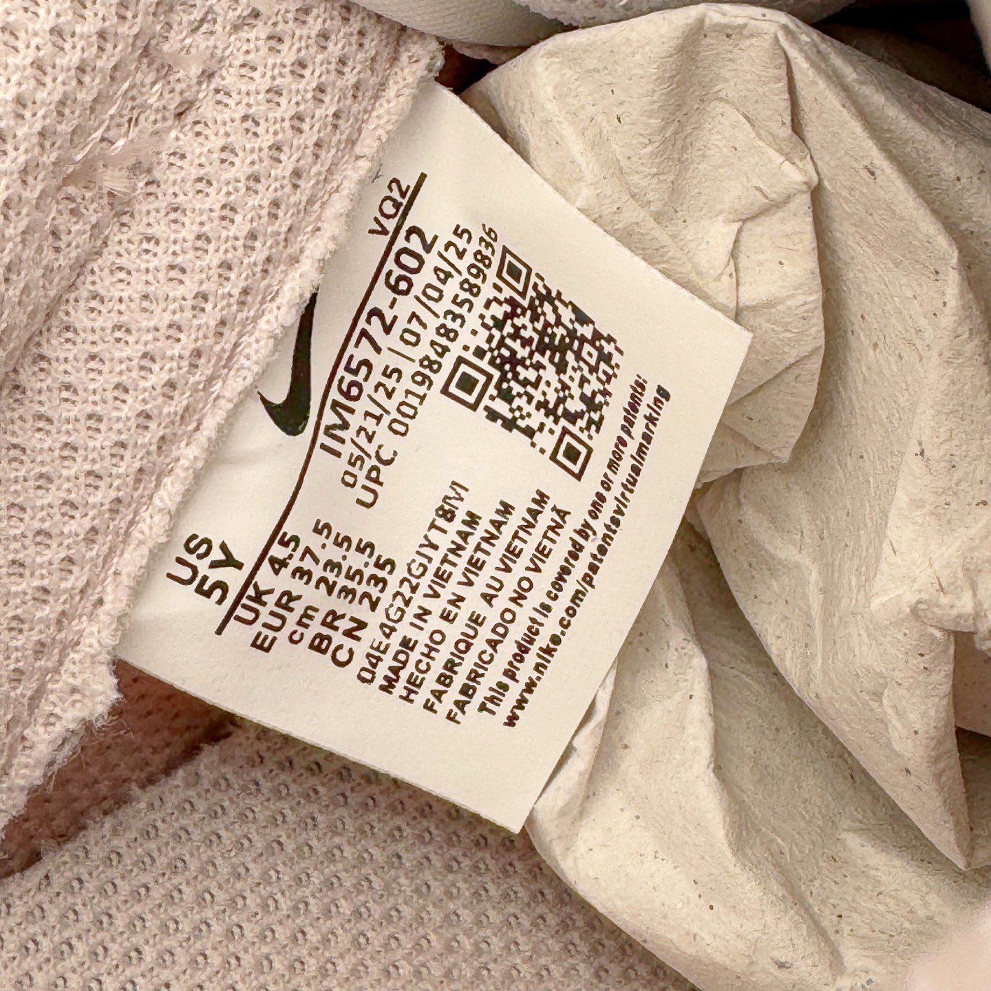 图片[12]-＃YC纯原 NK Dunk Low 柔雾粉 IM6572-602 实力大厂出品 新配色陆续开发 利润个位数只为口碑 全套原纸板楦头开发 确保原汁原味 完美呈现DUNK版型 一比一鞋头弧度高度鞋身弧度 此版本只针对中端市场 皮料材质有所更替 其他数据细节工艺流程均保持一致 绝不口嗨 细节品控鞋型随意对比 独家私模官方第六代原厂航空铝磨具打磨大底 鞋头坡度极致还原 无解鞋型 原盒原配 圈内天花板工艺 原厂玻璃冲刀 超高清洁度 全鞋零毛边皮料切割 原厂中底布点胶 中底布拉帮走线遵循公司 尺码：36 36.5 37.5 38 38.5 39 40 40.5 41 42 42.5 43 44 44.5 45 46-选品中心